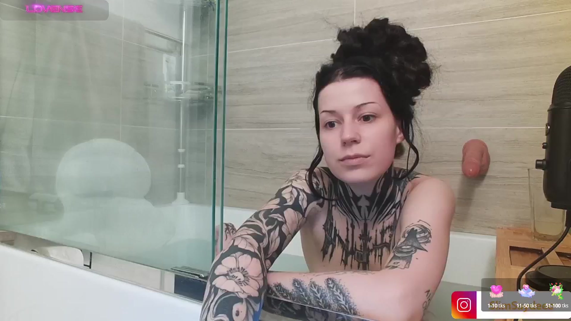 Gallery image thumbnail from slimsaydeee's myfreecams stream on, 11/03/2024, 21:23 image 13 of 20