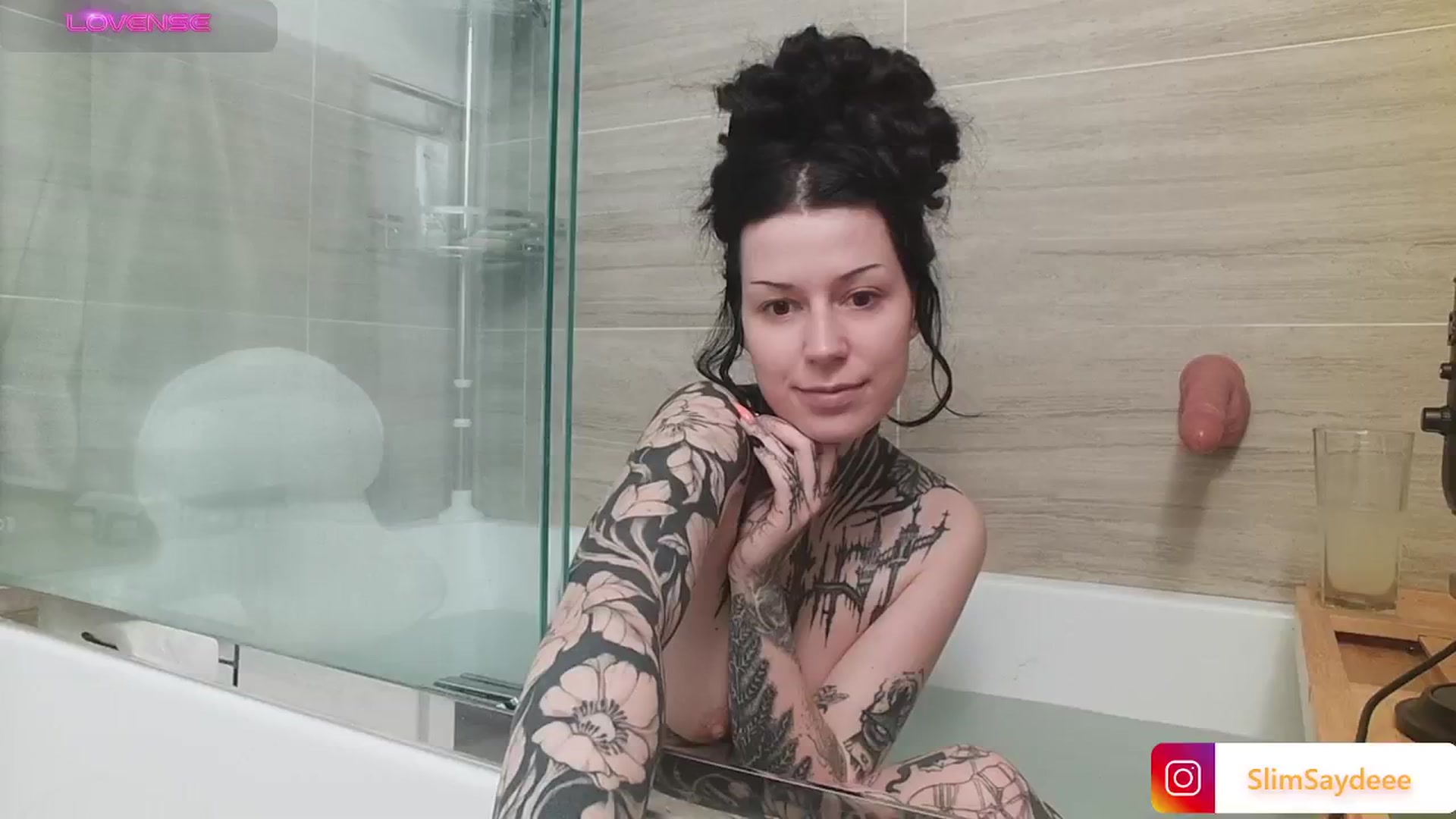 Gallery image thumbnail from slimsaydeee's myfreecams stream on, 11/03/2024, 21:23 image 8 of 20