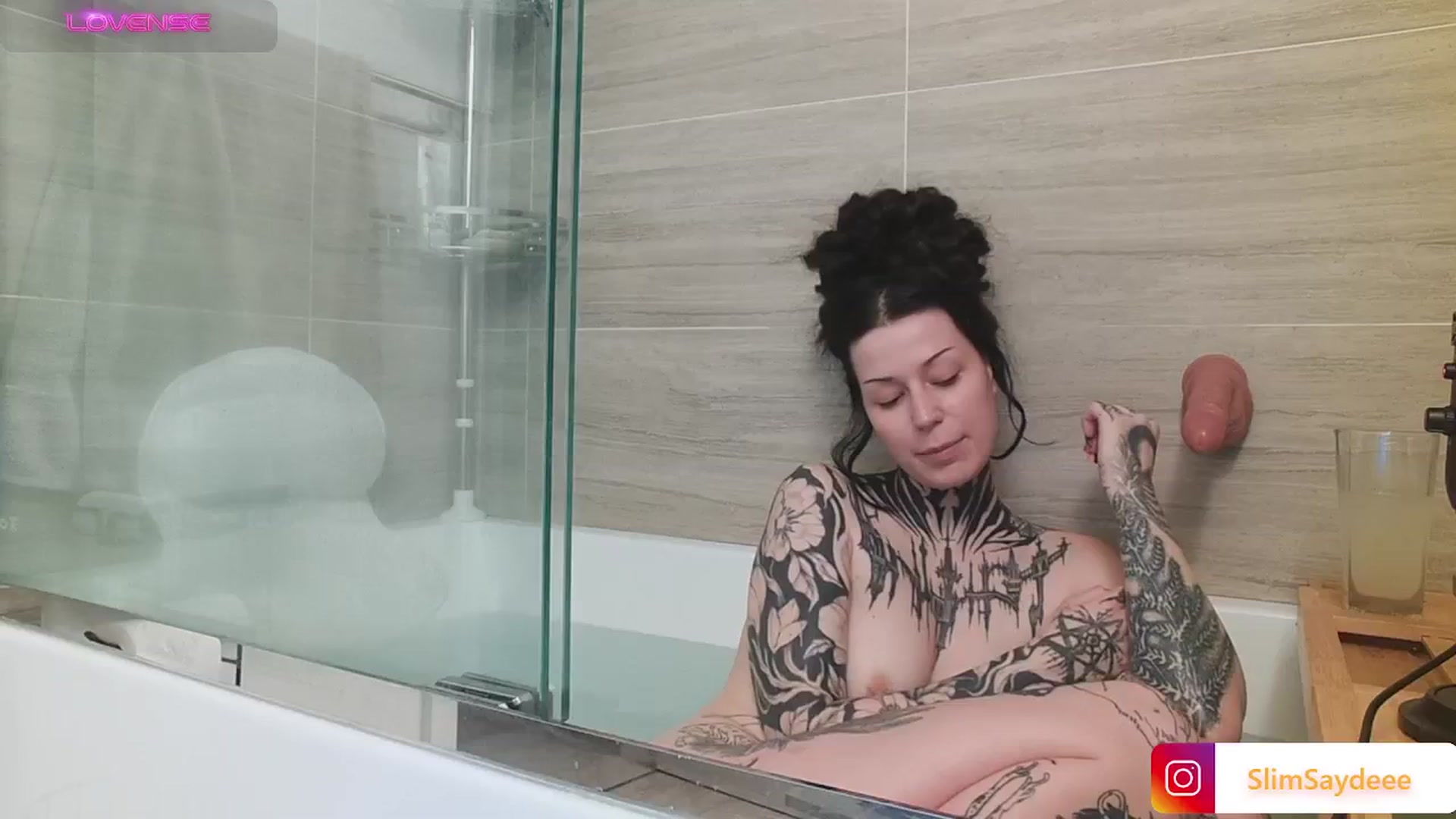 Gallery image thumbnail from slimsaydeee's myfreecams stream on, 11/03/2024, 21:23 image 7 of 20