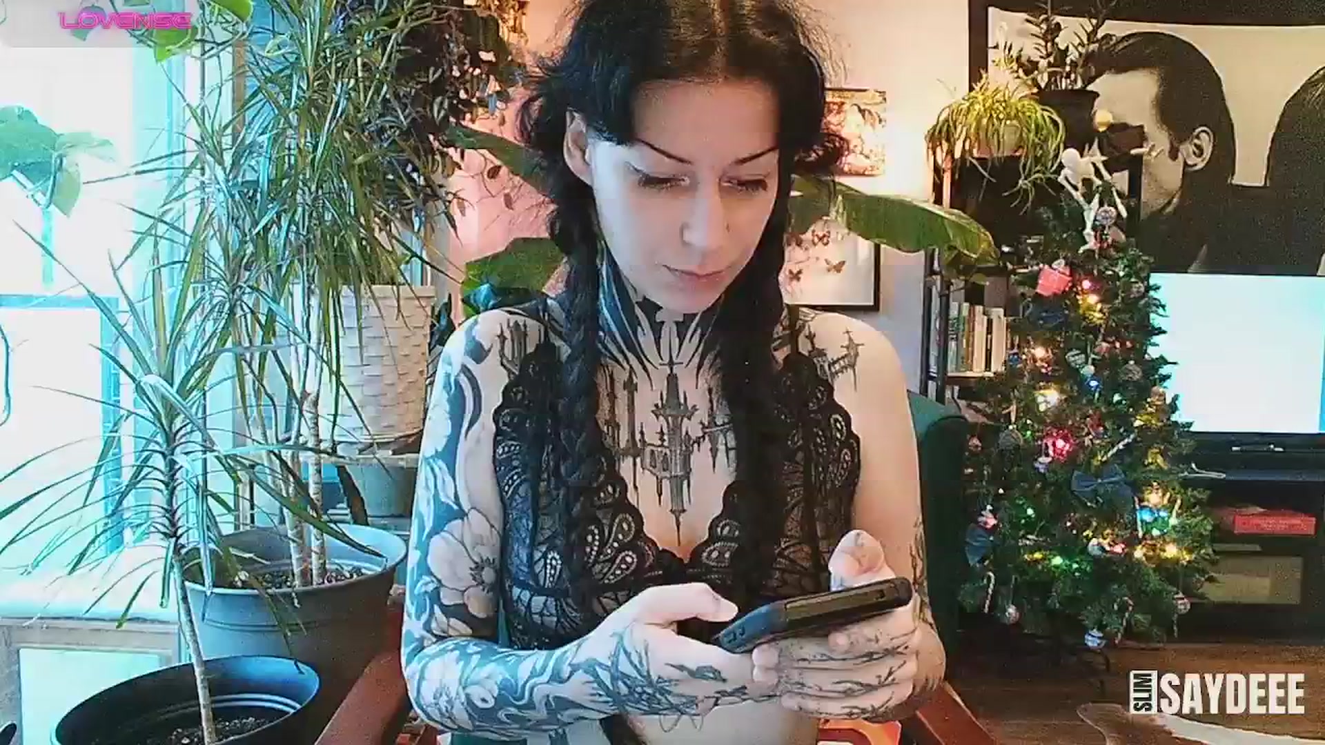 Gallery image thumbnail from slimsaydeee's myfreecams stream on, 12/13/2024, 18:12 image 5 of 20