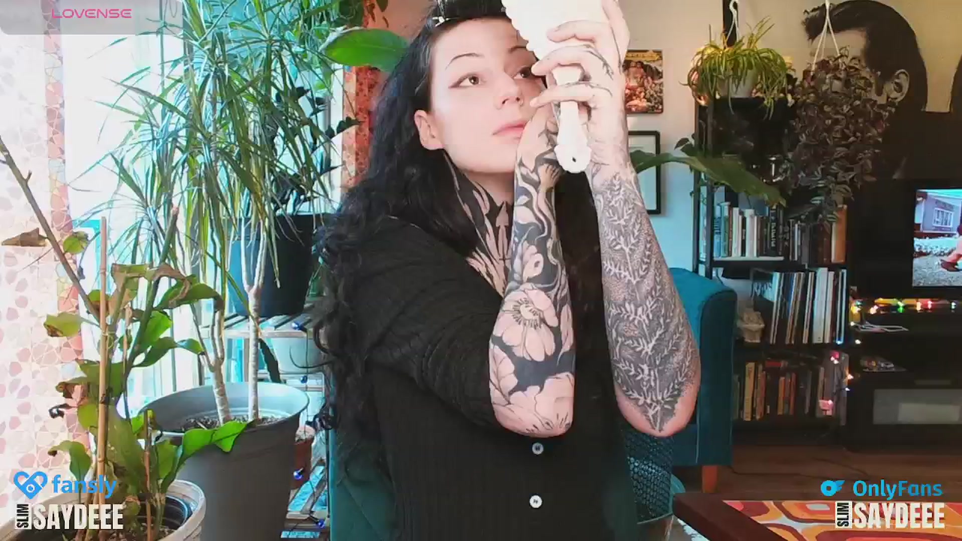 Gallery image thumbnail from slimsaydeee's myfreecams stream on, 01/01/2025, 18:31 image 12 of 20