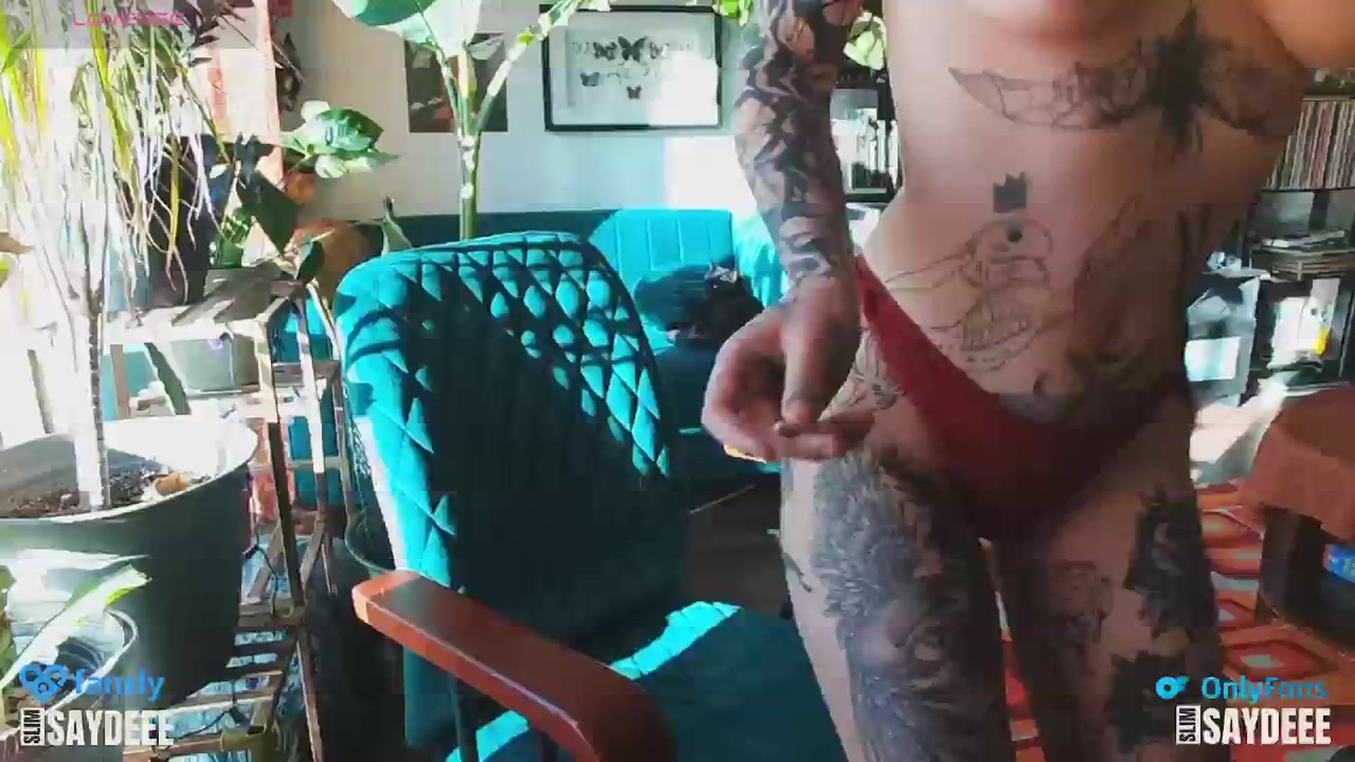 Gallery image thumbnail from slimsaydeee's myfreecams stream on, 01/26/2025, 18:25 image 9 of 20