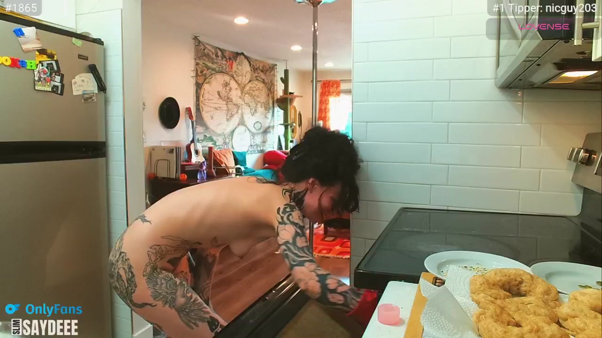 Gallery image thumbnail from slimsaydeee's myfreecams stream on, 03/25/2025, 22:04 image 11 of 20