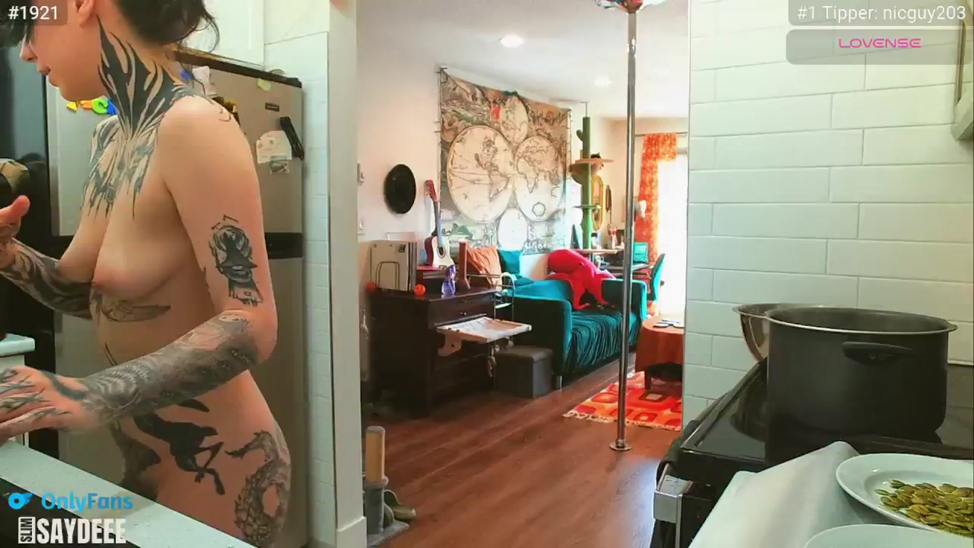 Gallery image thumbnail from slimsaydeee's myfreecams stream on, 03/25/2025, 22:04 image 3 of 20