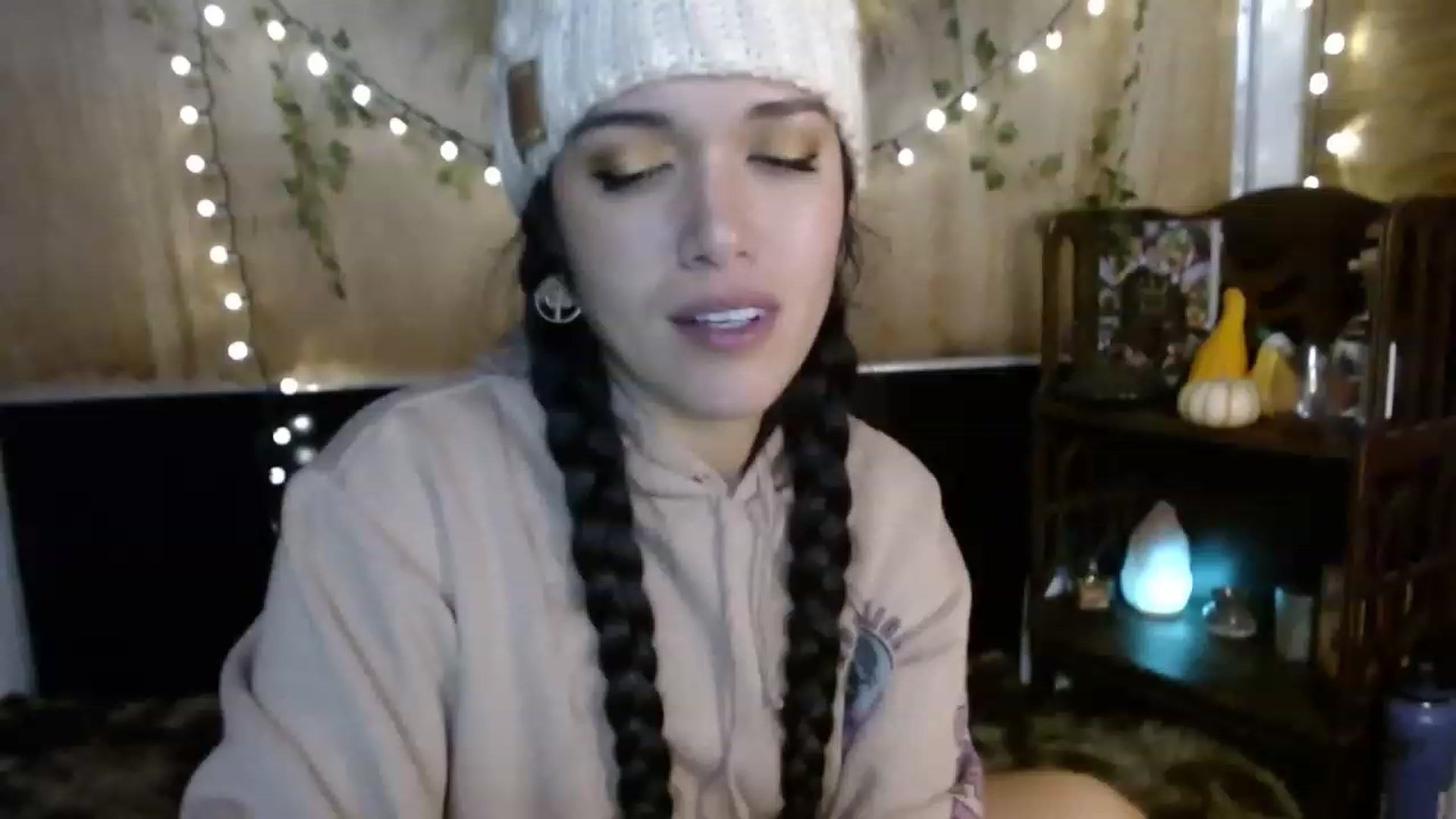Gallery image thumbnail from slothyfoxy's myfreecams stream on, 11/16/2022, 08:33 image 18 of 20