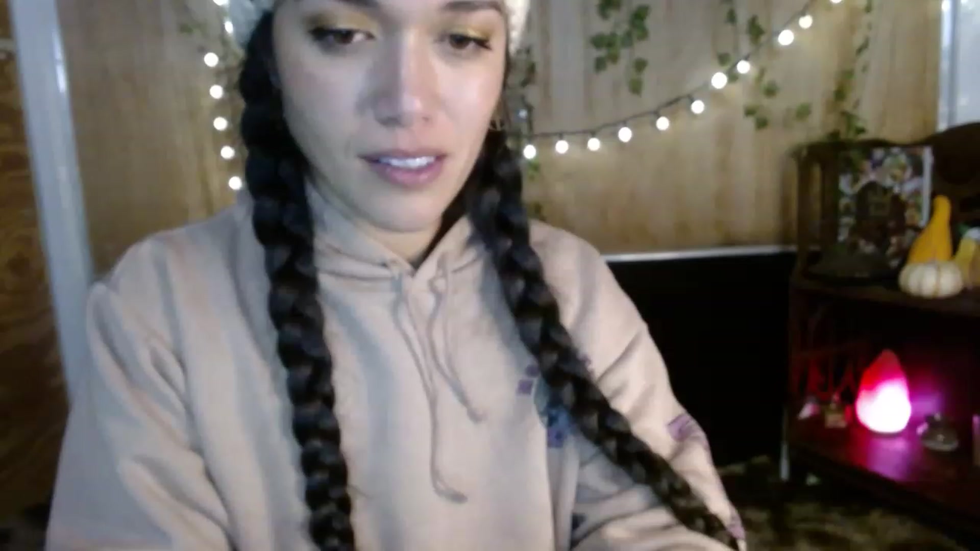Gallery image thumbnail from slothyfoxy's myfreecams stream on, 11/16/2022, 08:33 image 3 of 20