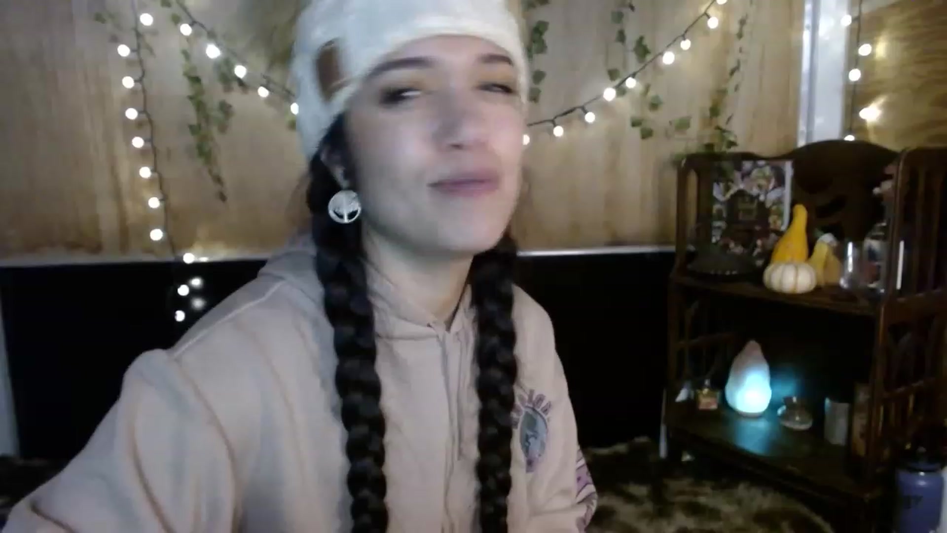 Gallery image thumbnail from slothyfoxy's myfreecams stream on, 11/16/2022, 08:33 image 15 of 20