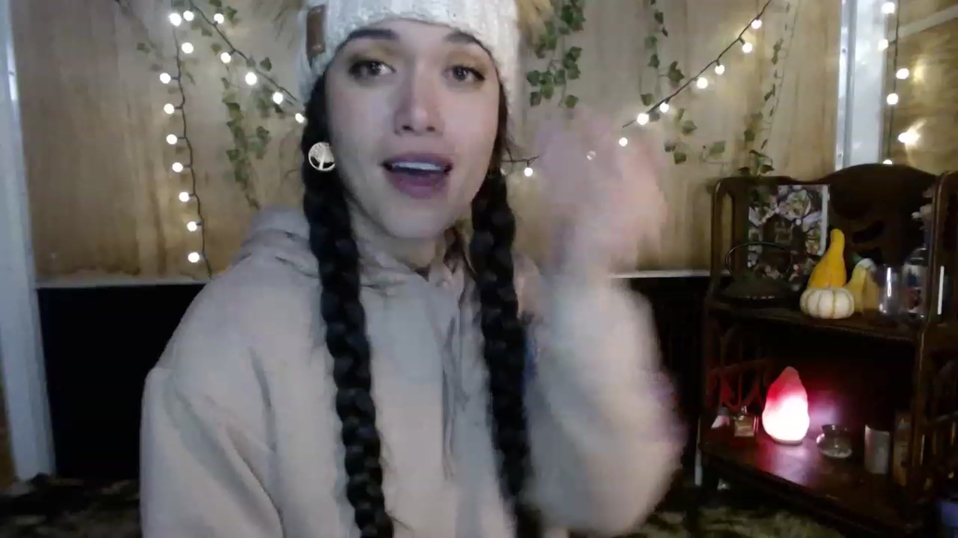 Gallery image thumbnail from slothyfoxy's myfreecams stream on, 11/16/2022, 08:33 image 12 of 20