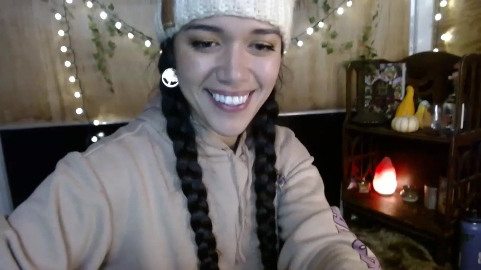 Gallery image thumbnail from slothyfoxy's myfreecams stream on, 11/16/2022, 08:33 image 17 of 20