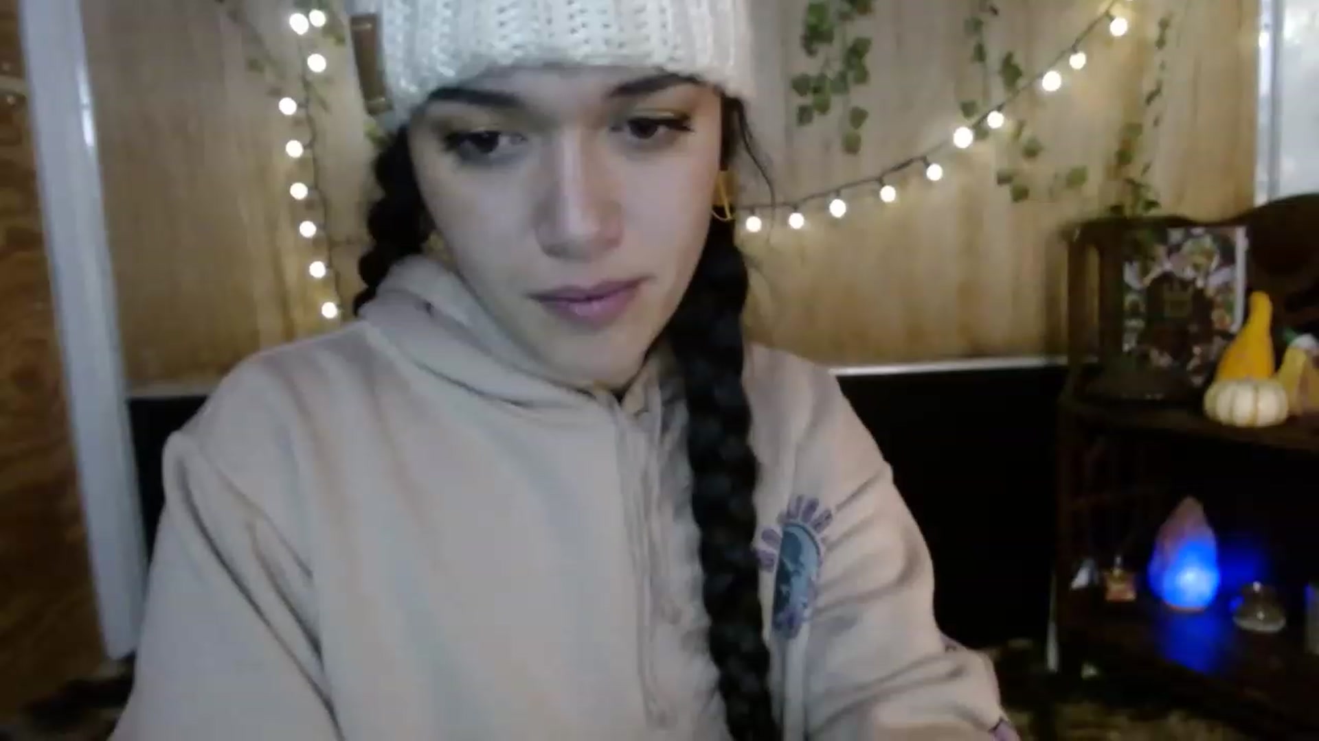 Gallery image thumbnail from slothyfoxy's myfreecams stream on, 11/16/2022, 08:33 image 7 of 20
