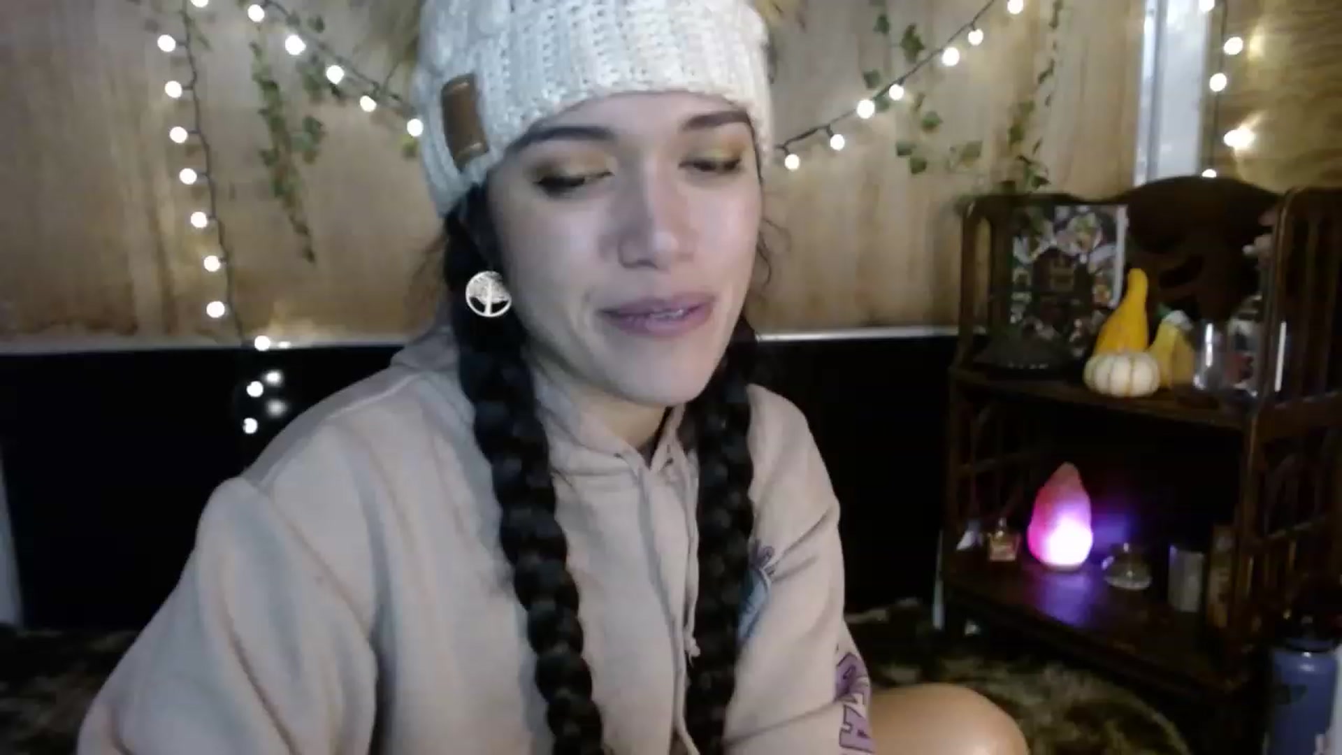 Gallery image thumbnail from slothyfoxy's myfreecams stream on, 11/16/2022, 08:33 image 16 of 20