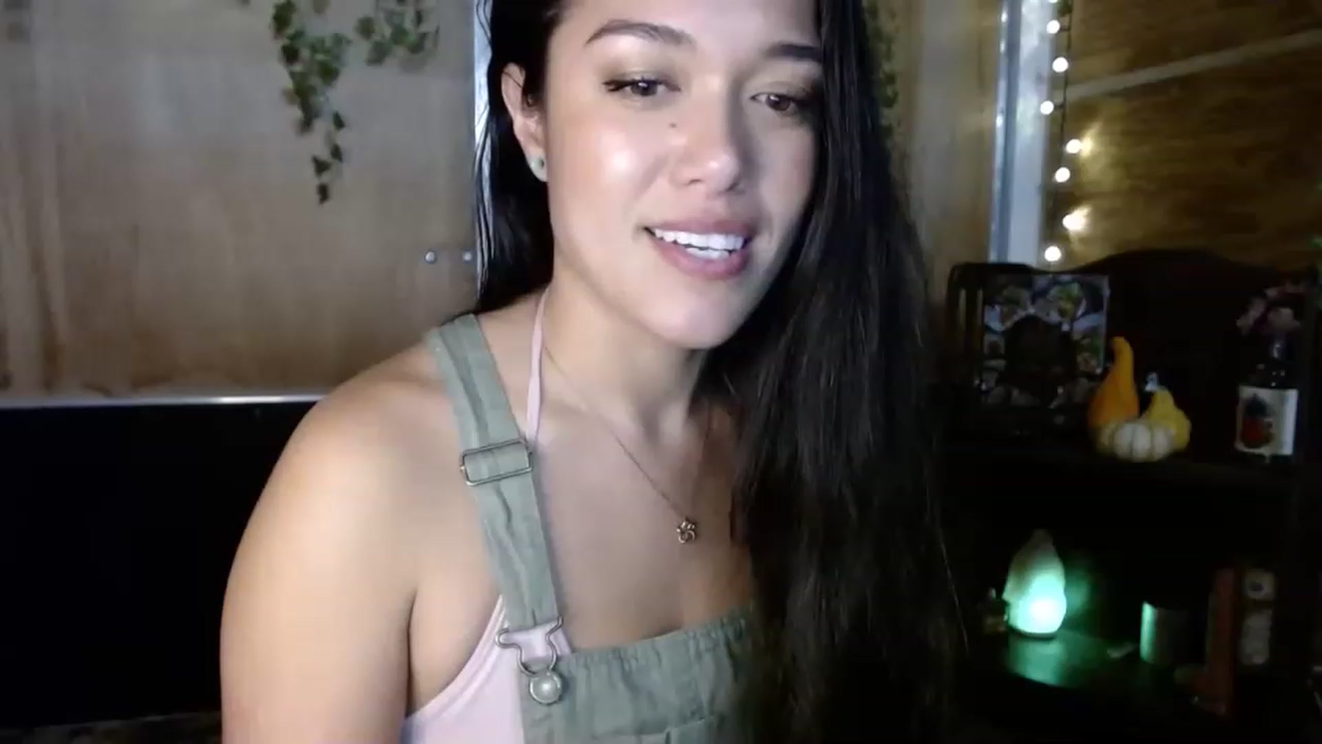 Gallery image thumbnail from slothyfoxy's myfreecams stream on, 12/01/2022, 02:04 image 17 of 20