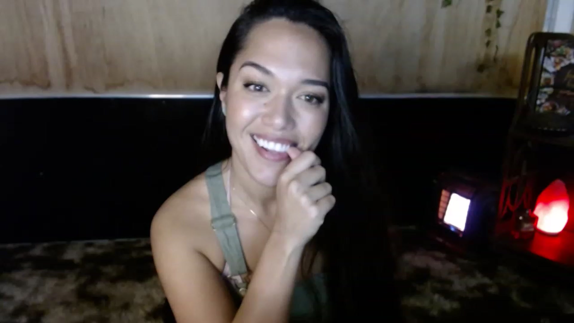 Gallery image thumbnail from slothyfoxy's myfreecams stream on, 12/01/2022, 02:04 image 4 of 20
