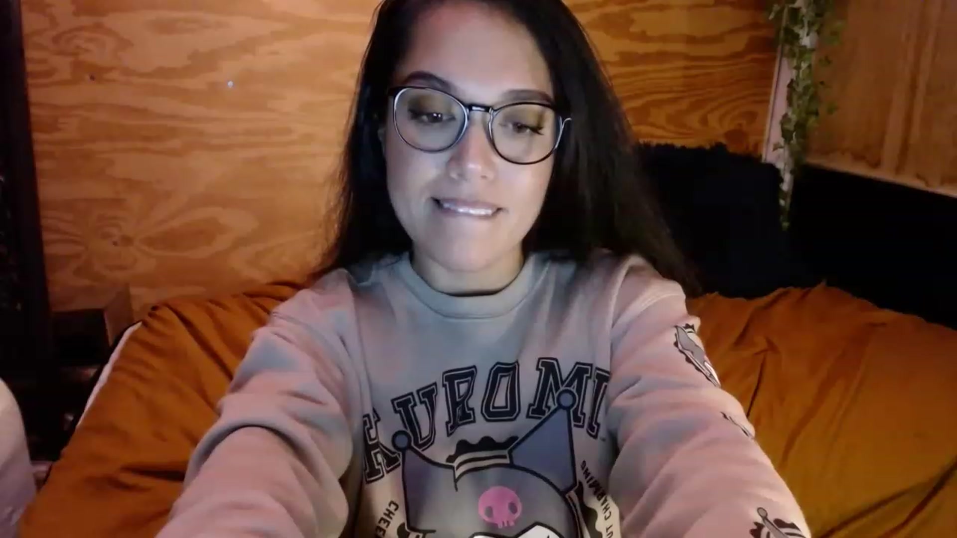 Gallery image thumbnail from slothyfoxy's myfreecams stream on, 12/11/2022, 02:38 image 10 of 20