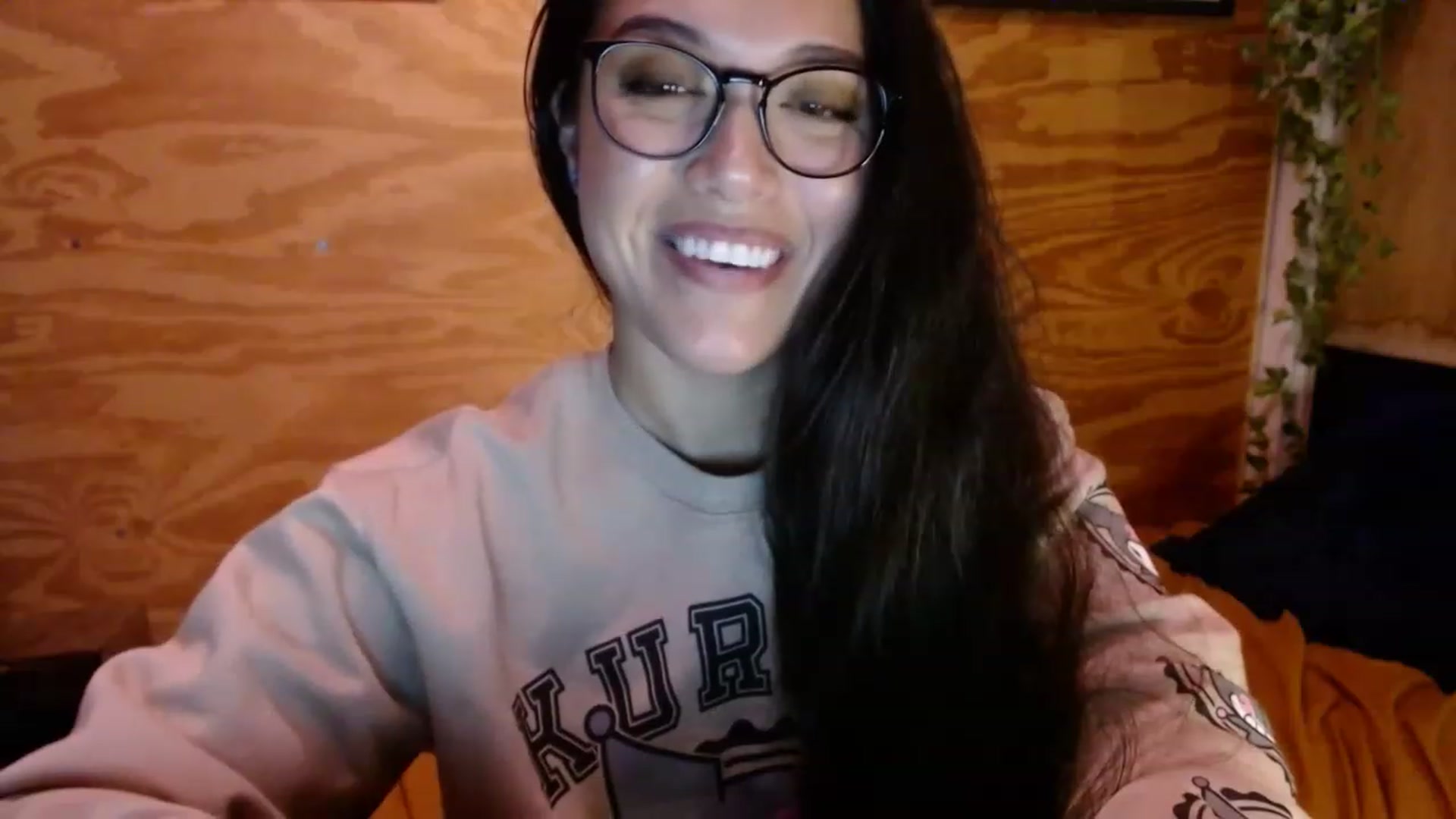 Gallery image thumbnail from slothyfoxy's myfreecams stream on, 12/11/2022, 02:38 image 16 of 20