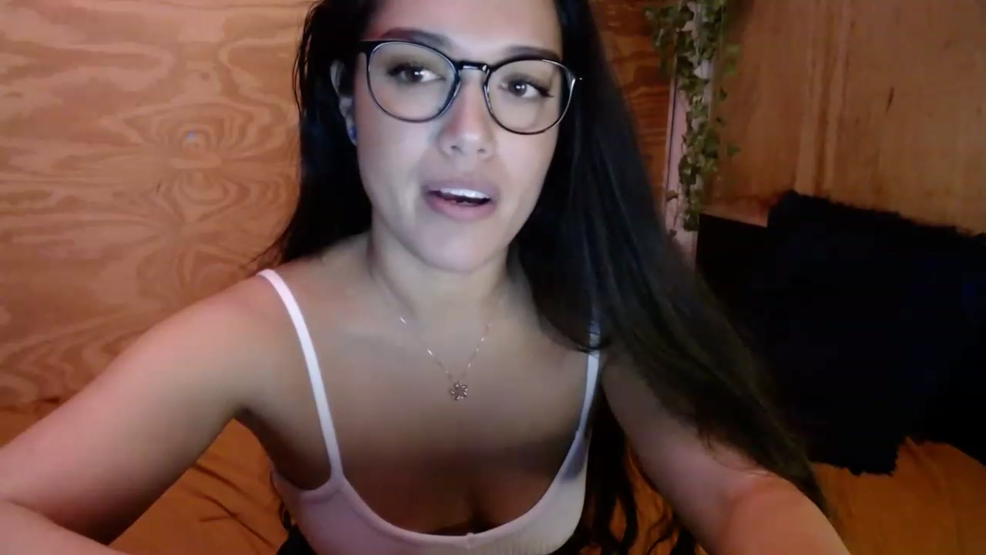 Gallery image thumbnail from slothyfoxy's myfreecams stream on, 12/12/2022, 05:11 image 14 of 20