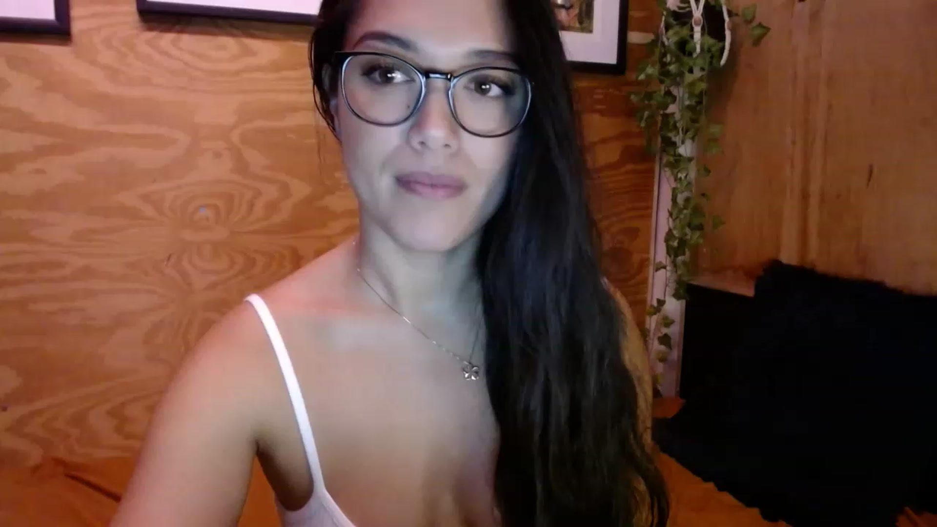 Gallery image thumbnail from slothyfoxy's myfreecams stream on, 12/12/2022, 05:11 image 2 of 20
