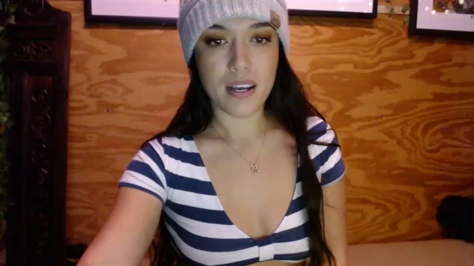 Gallery image thumbnail from slothyfoxy's myfreecams stream on, 12/19/2022, 03:07 image 2 of 20