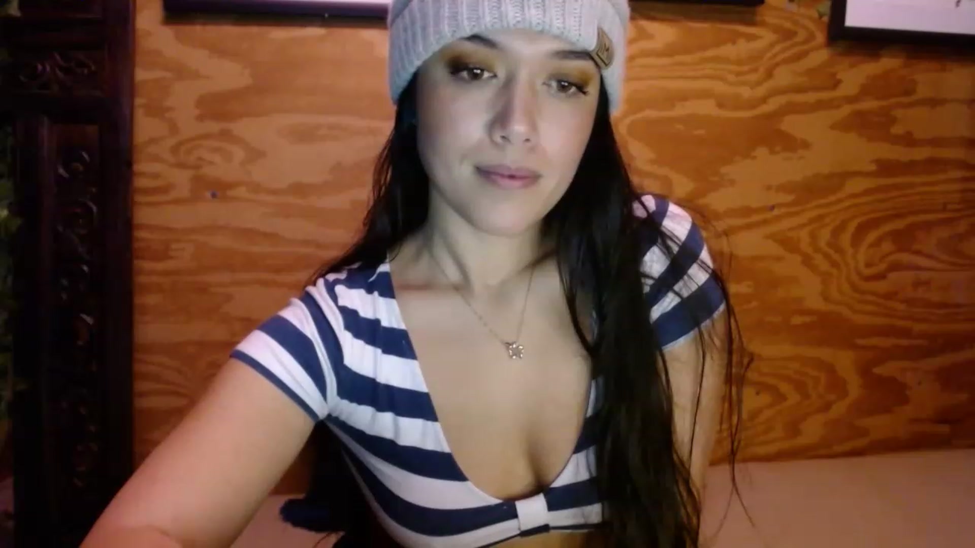 Gallery image thumbnail from slothyfoxy's myfreecams stream on, 12/19/2022, 03:07 image 15 of 20