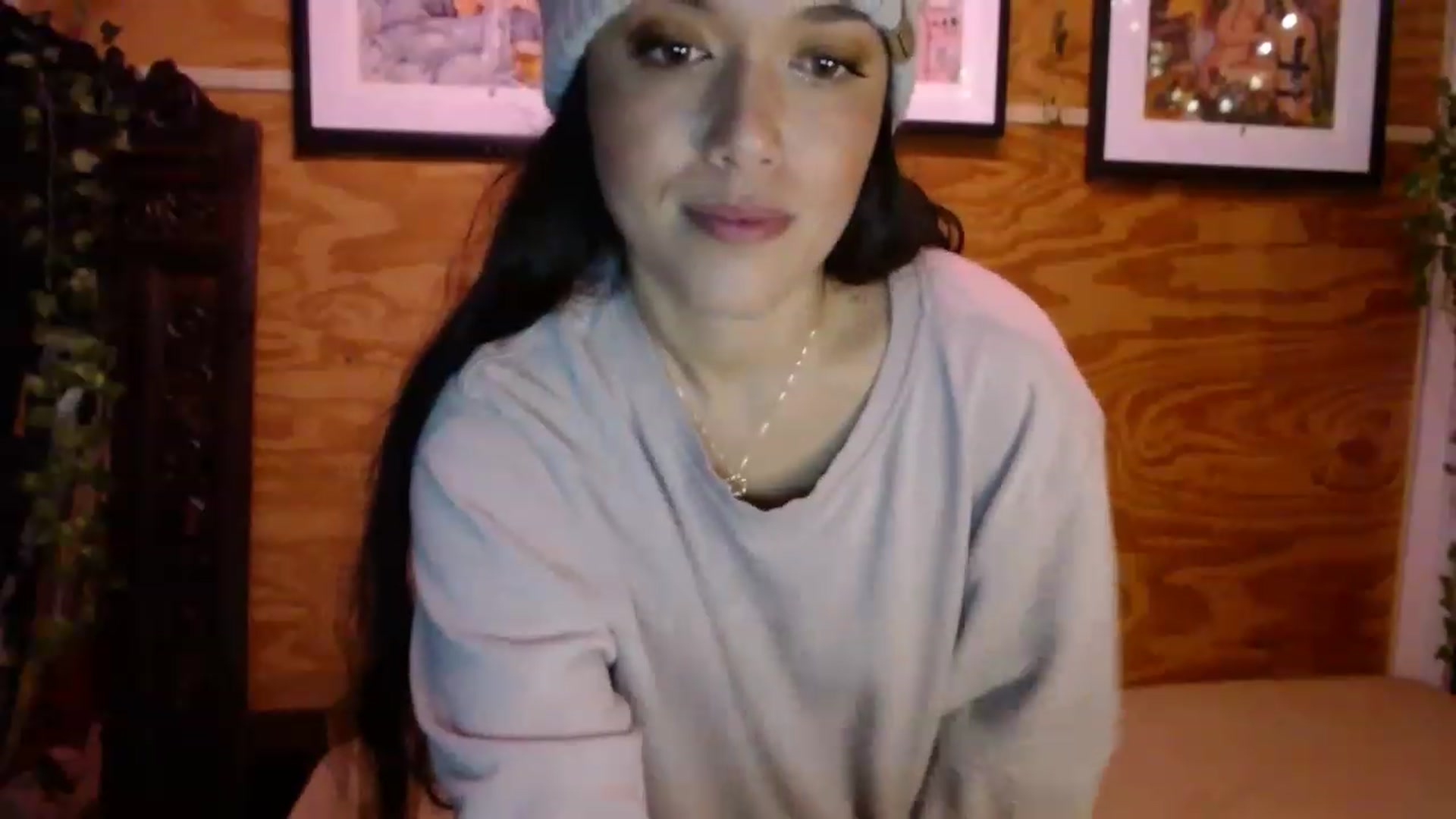 Gallery image thumbnail from slothyfoxy's myfreecams stream on, 12/20/2022, 24:00 image 11 of 20