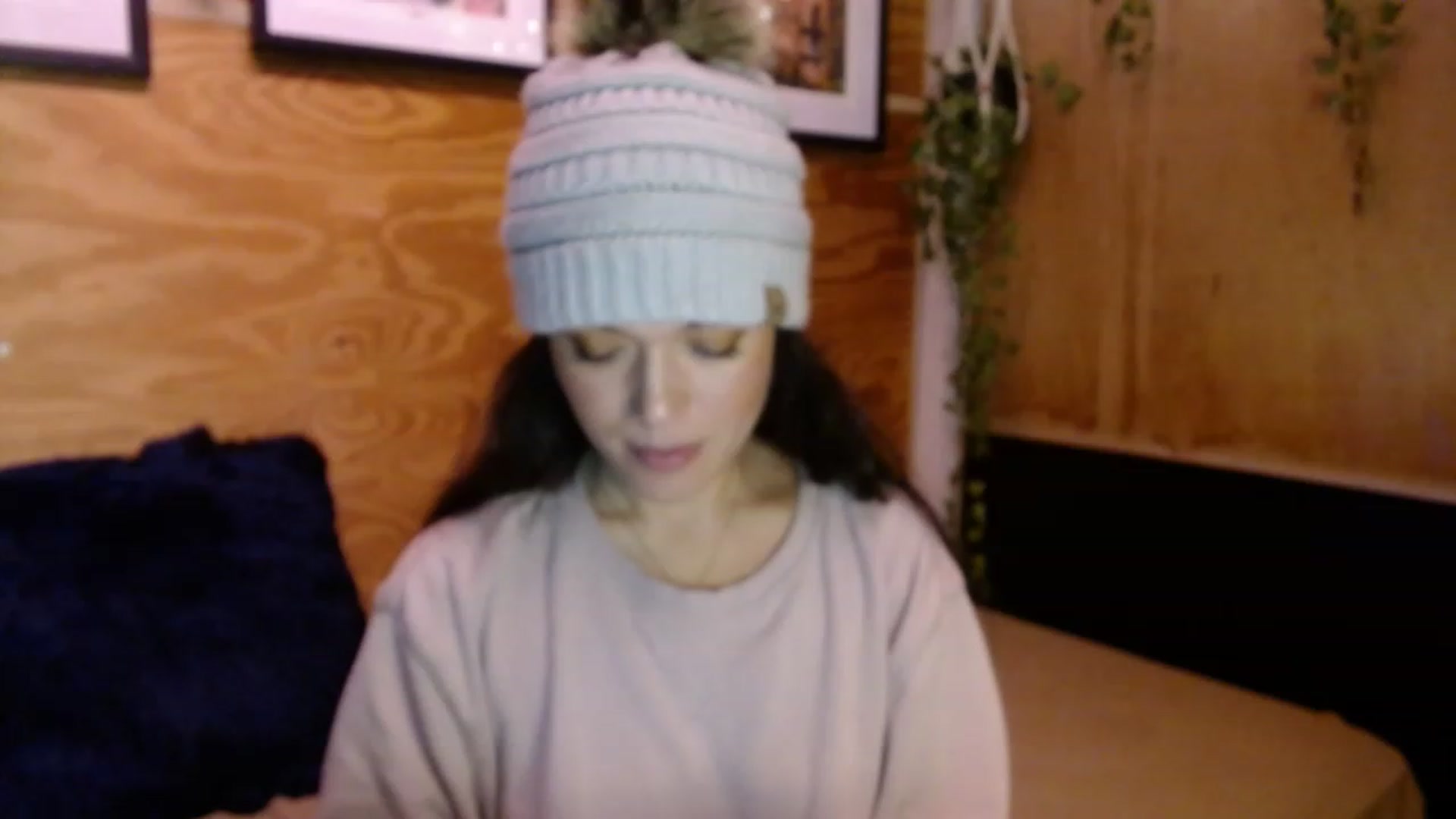Gallery image thumbnail from slothyfoxy's myfreecams stream on, 12/20/2022, 24:42 image 17 of 20