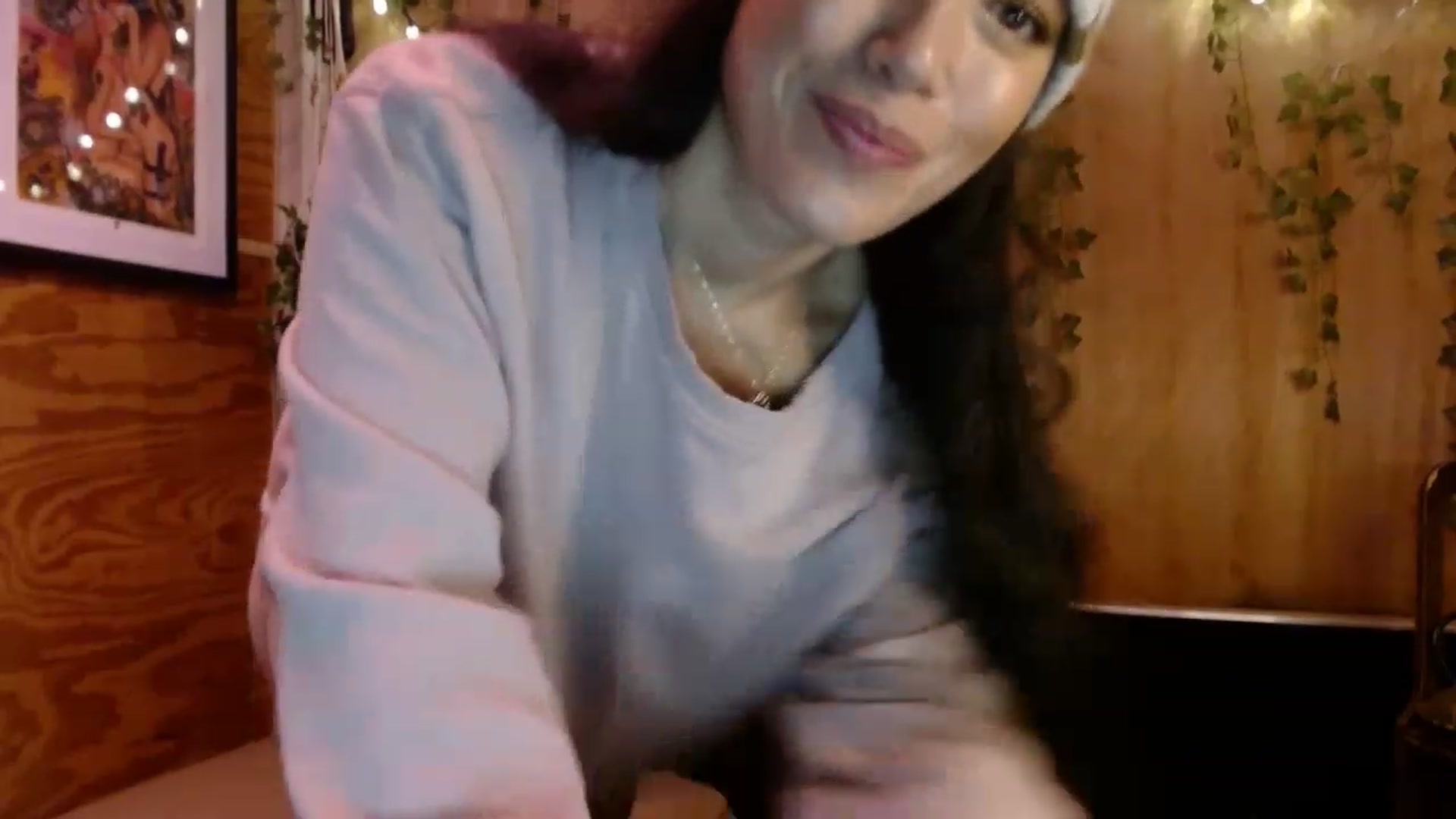 Gallery image thumbnail from slothyfoxy's myfreecams stream on, 12/20/2022, 24:42 image 15 of 20