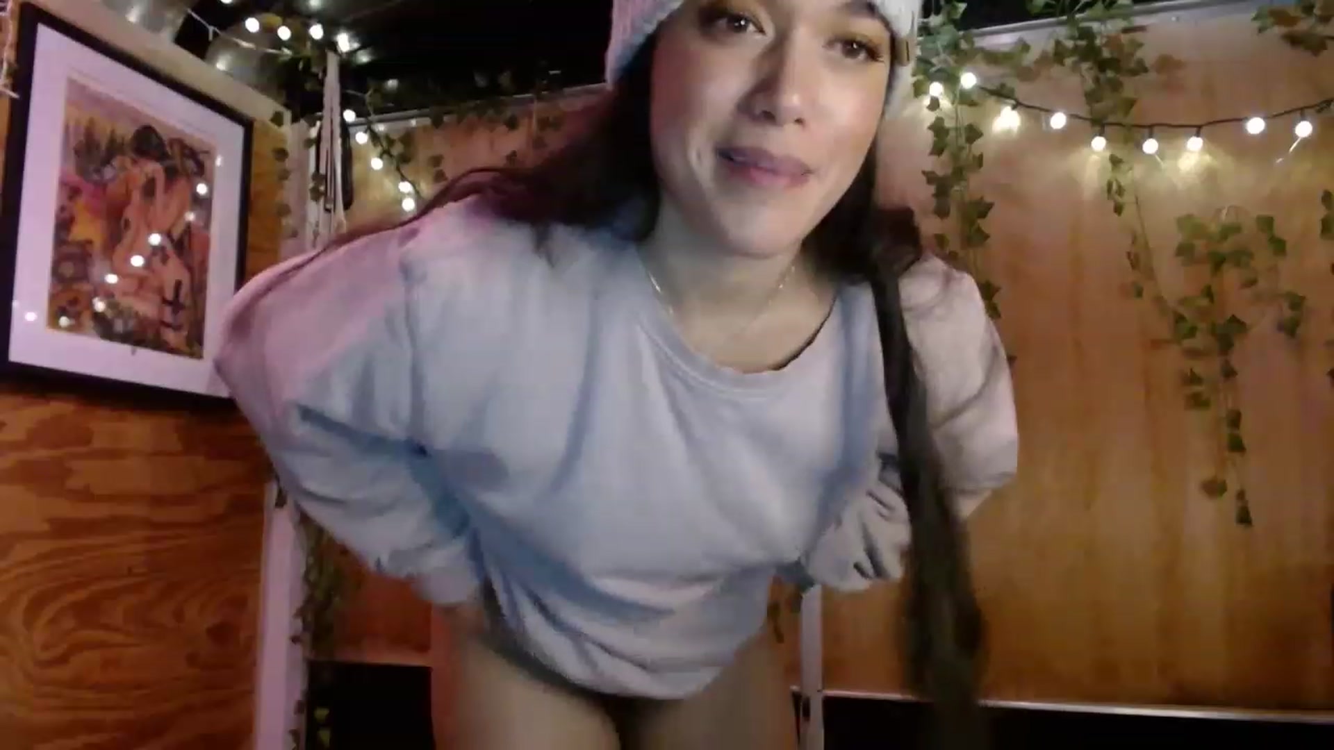 Gallery image thumbnail from slothyfoxy's myfreecams stream on, 12/20/2022, 24:42 image 12 of 20