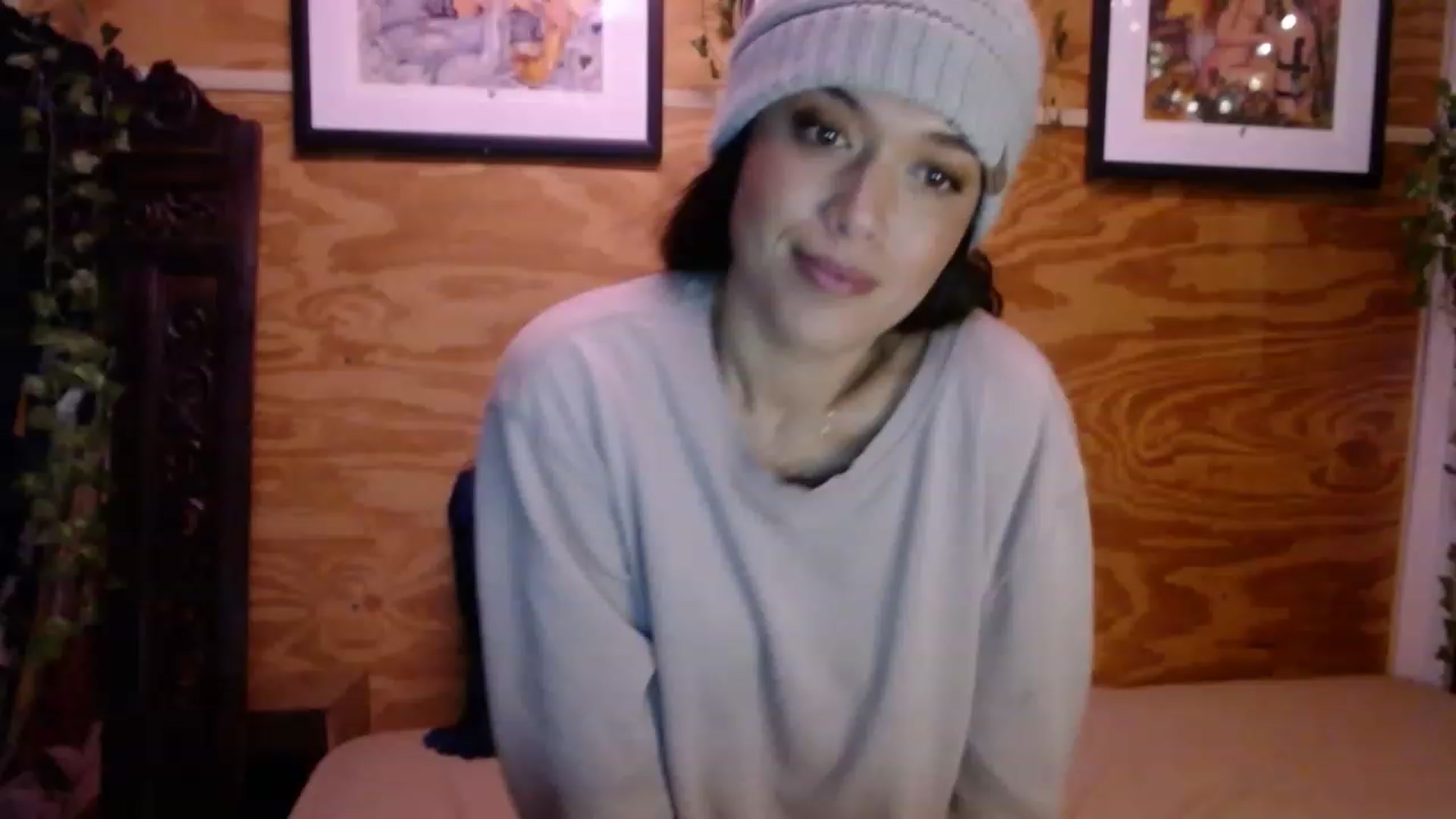 Gallery image thumbnail from slothyfoxy's myfreecams stream on, 12/20/2022, 24:42 image 3 of 20
