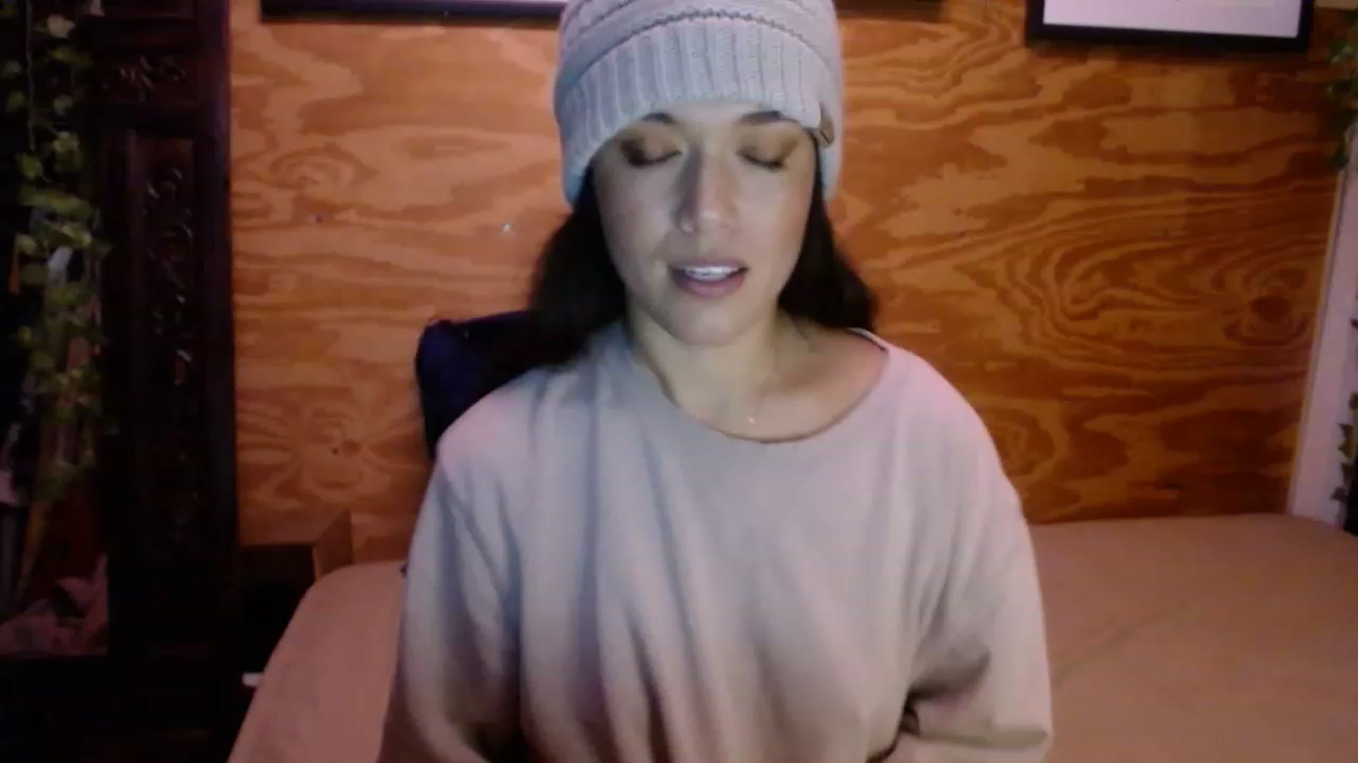 Gallery image thumbnail from slothyfoxy's myfreecams stream on, 12/20/2022, 24:42 image 7 of 20