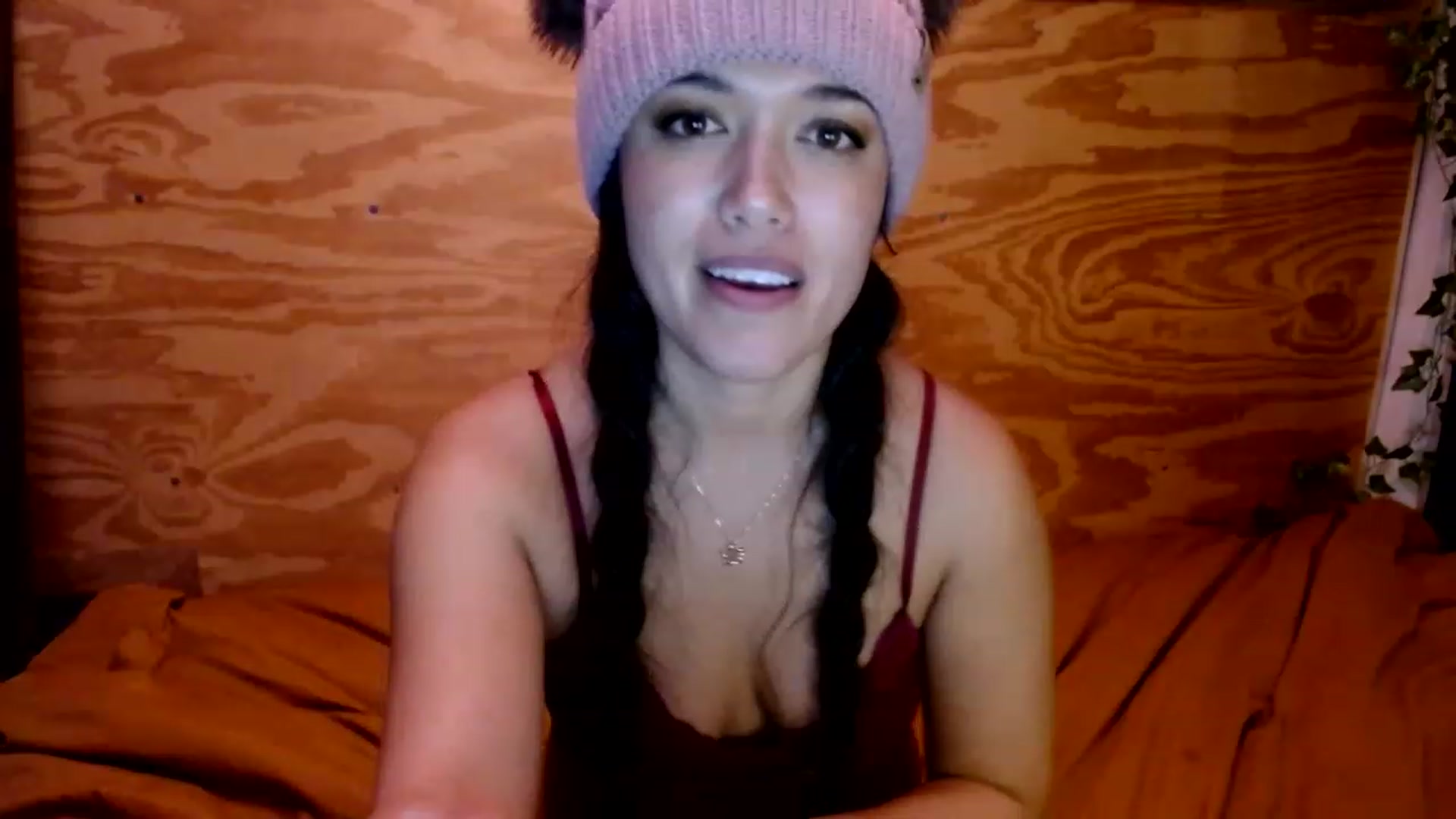 Gallery image thumbnail from slothyfoxy's myfreecams stream on, 01/16/2023, 02:31 image 7 of 20