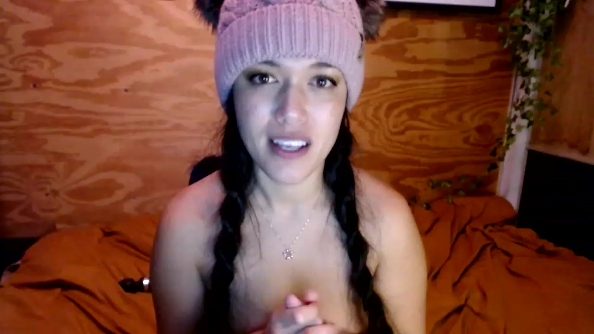 Gallery image thumbnail from slothyfoxy's myfreecams stream on, 01/16/2023, 04:11 image 9 of 20