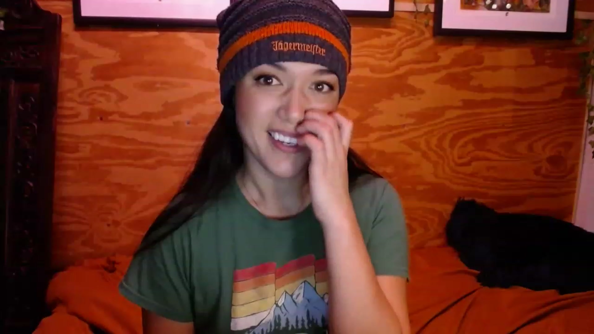 Gallery image thumbnail from slothyfoxy's myfreecams stream on, 01/19/2023, 03:13 image 11 of 20