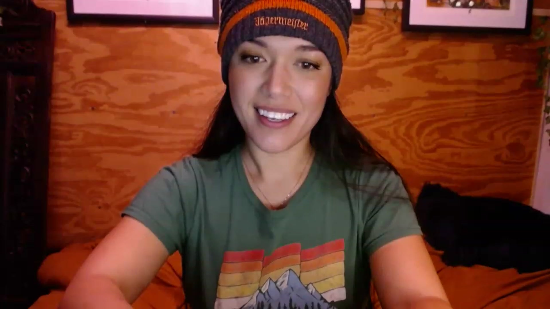Gallery image thumbnail from slothyfoxy's myfreecams stream on, 01/19/2023, 03:13 image 15 of 20