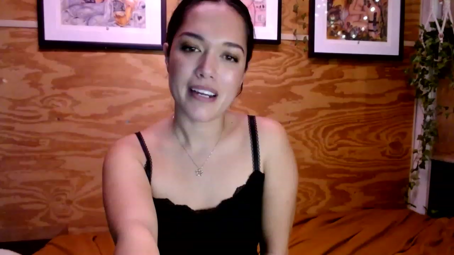 Gallery image thumbnail from slothyfoxy's myfreecams stream on, 01/22/2023, 24:41 image 12 of 20