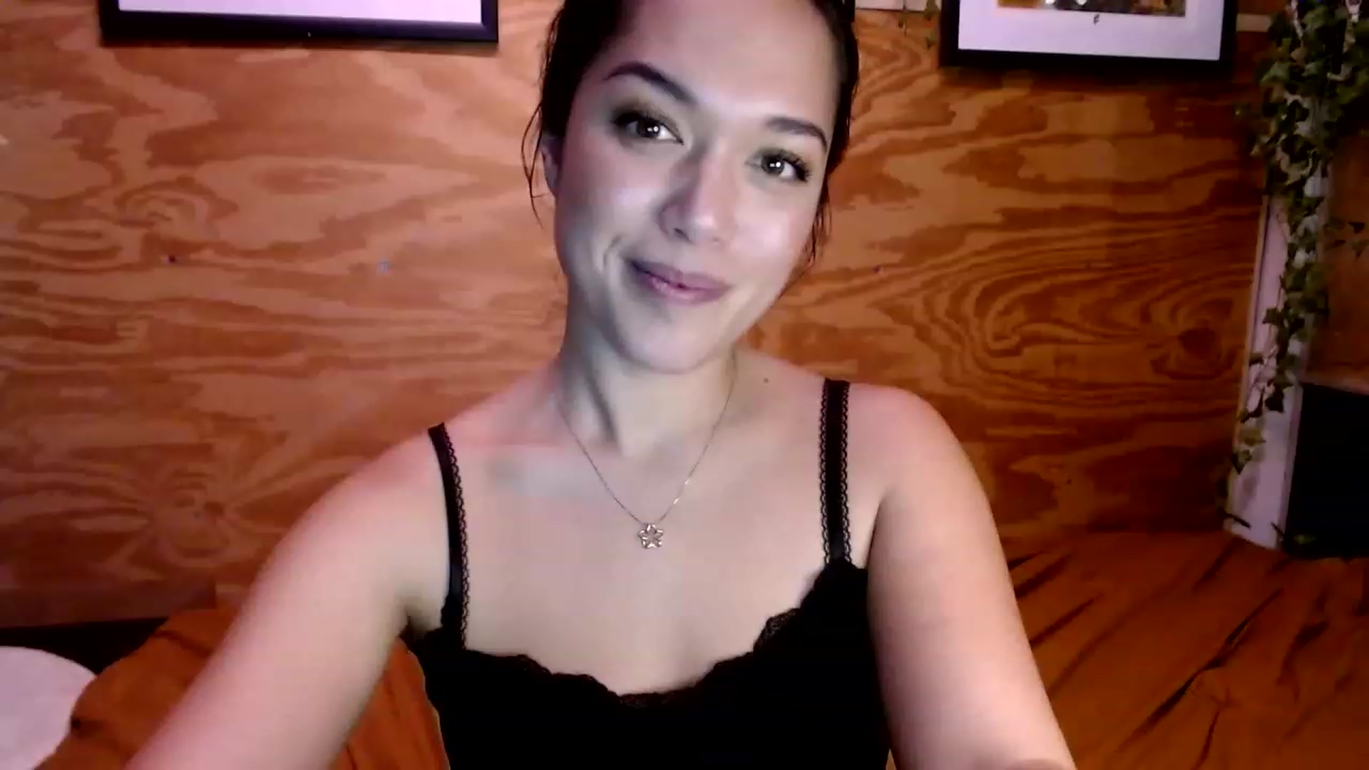Gallery image thumbnail from slothyfoxy's myfreecams stream on, 01/22/2023, 24:41 image 18 of 20
