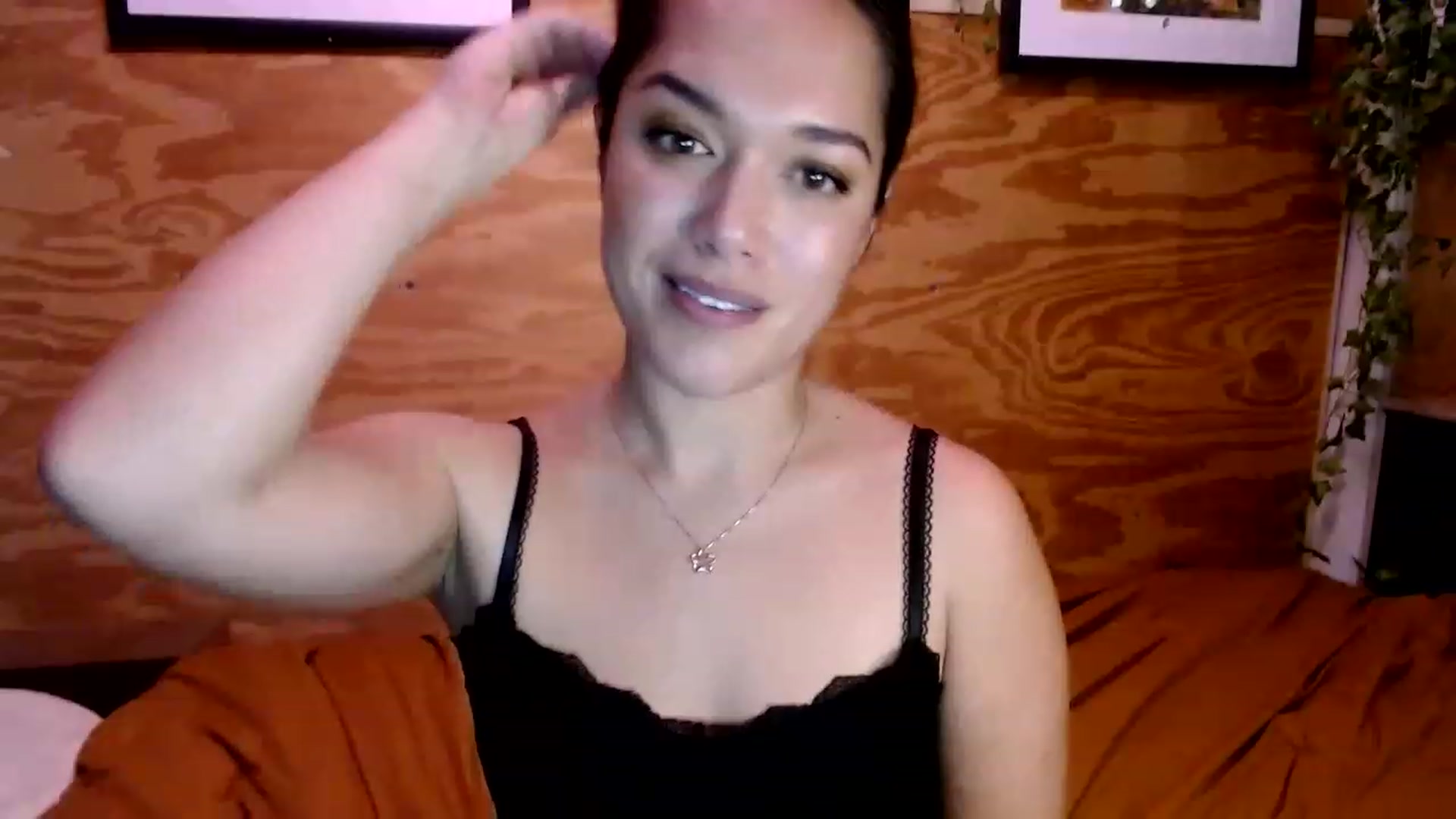 Gallery image thumbnail from slothyfoxy's myfreecams stream on, 01/22/2023, 24:41 image 19 of 20