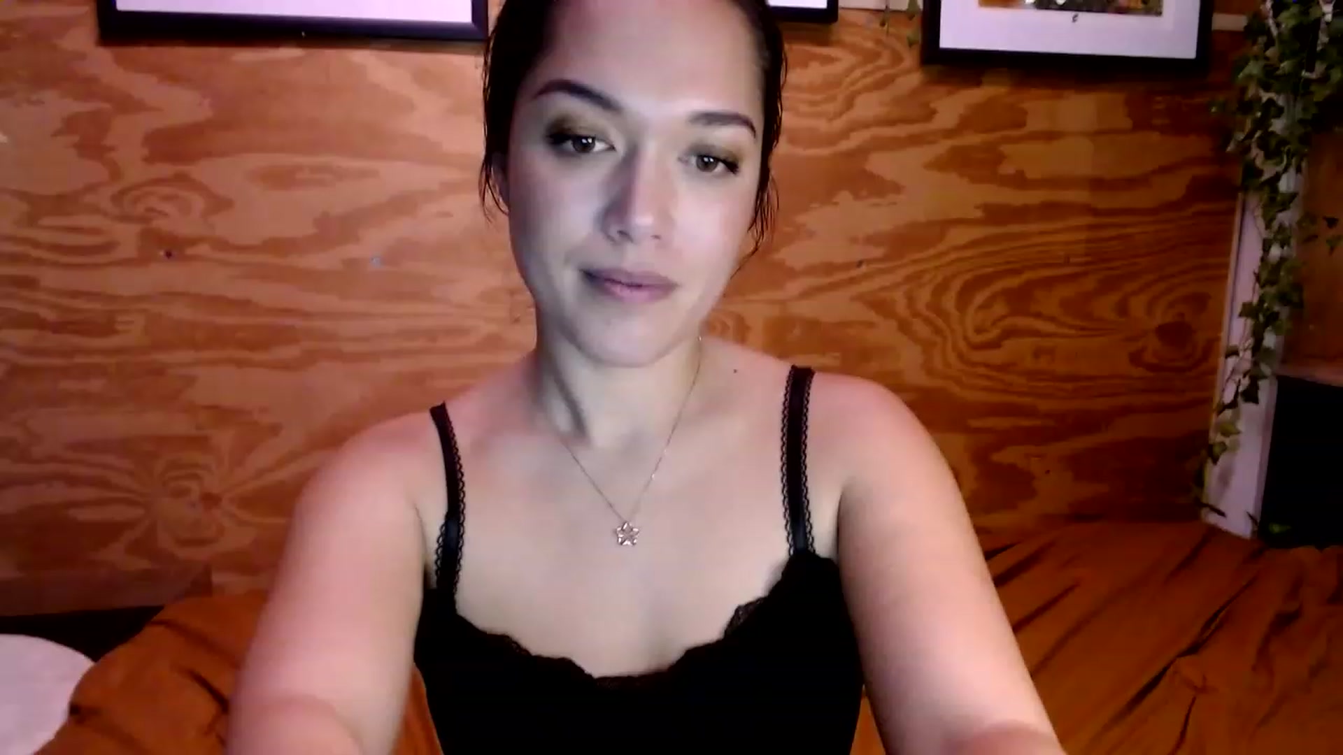 Gallery image thumbnail from slothyfoxy's myfreecams stream on, 01/22/2023, 24:41 image 15 of 20