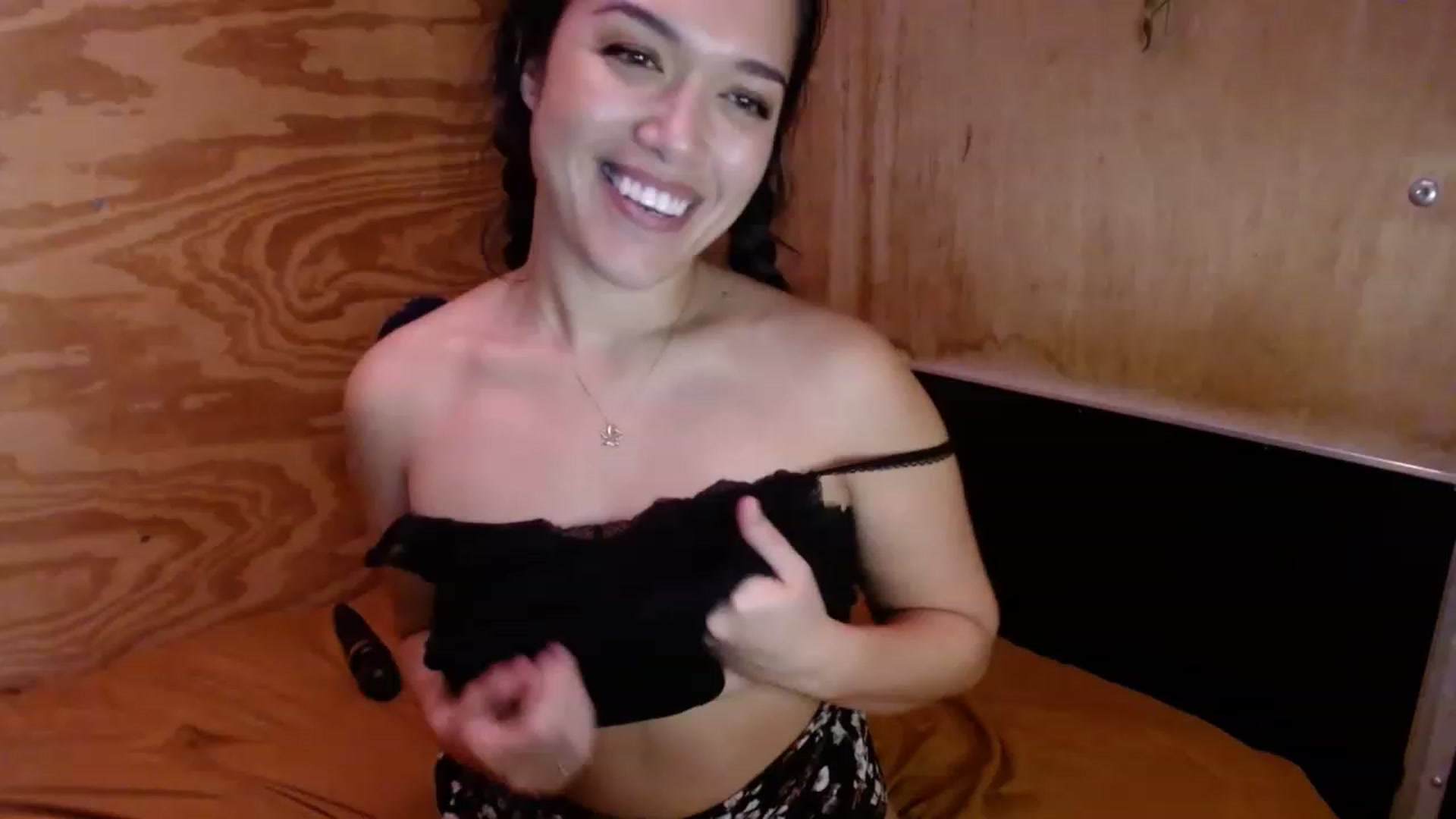 Gallery image thumbnail from slothyfoxy's myfreecams stream on, 01/22/2023, 03:57 image 11 of 20