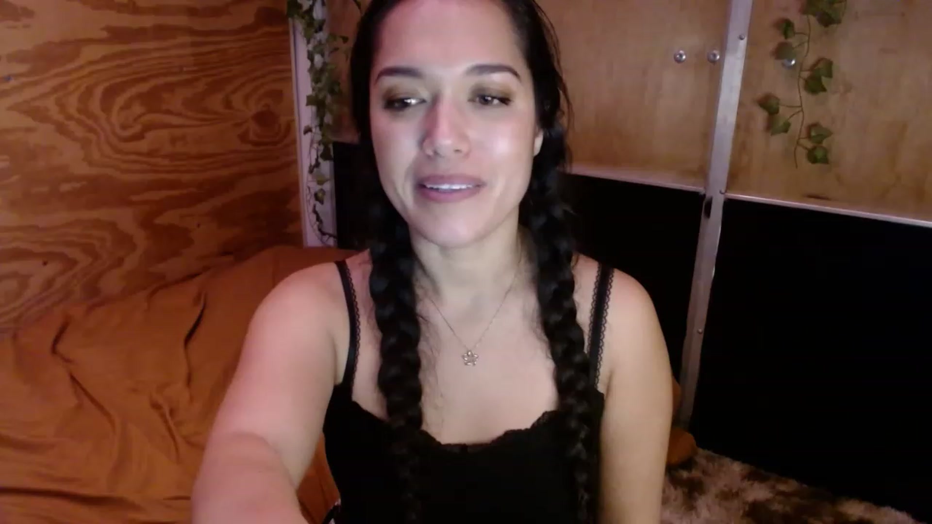 Gallery image thumbnail from slothyfoxy's myfreecams stream on, 01/22/2023, 03:57 image 3 of 20