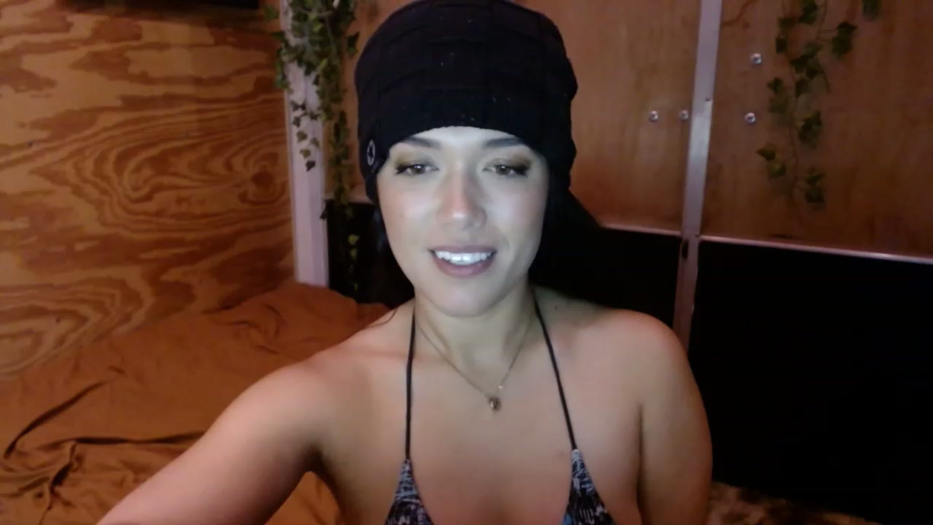 Gallery image thumbnail from slothyfoxy's myfreecams stream on, 03/03/2023, 03:28 image 20 of 20