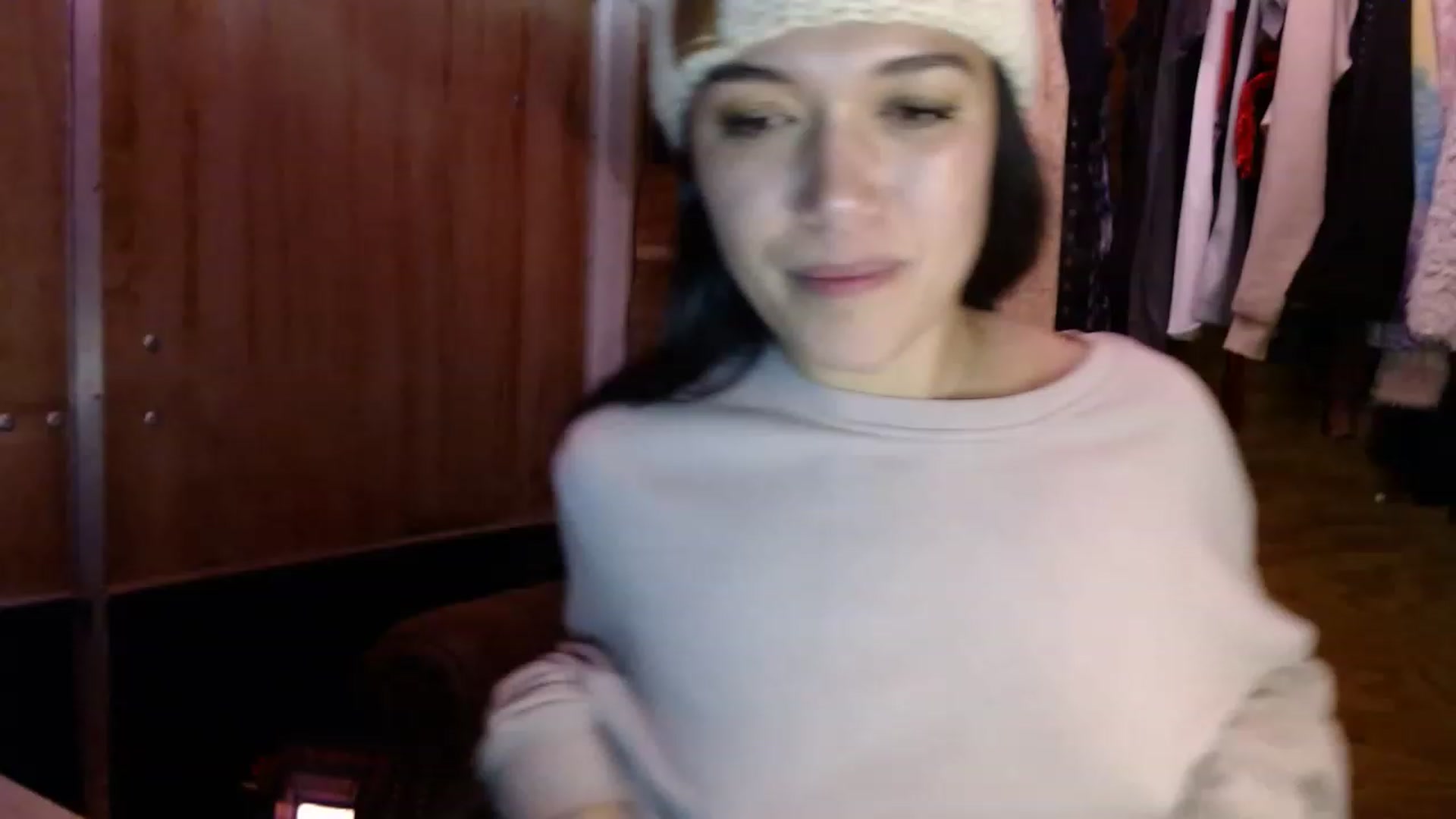 Gallery image thumbnail from slothyfoxy's myfreecams stream on, 04/01/2023, 08:35 image 8 of 20