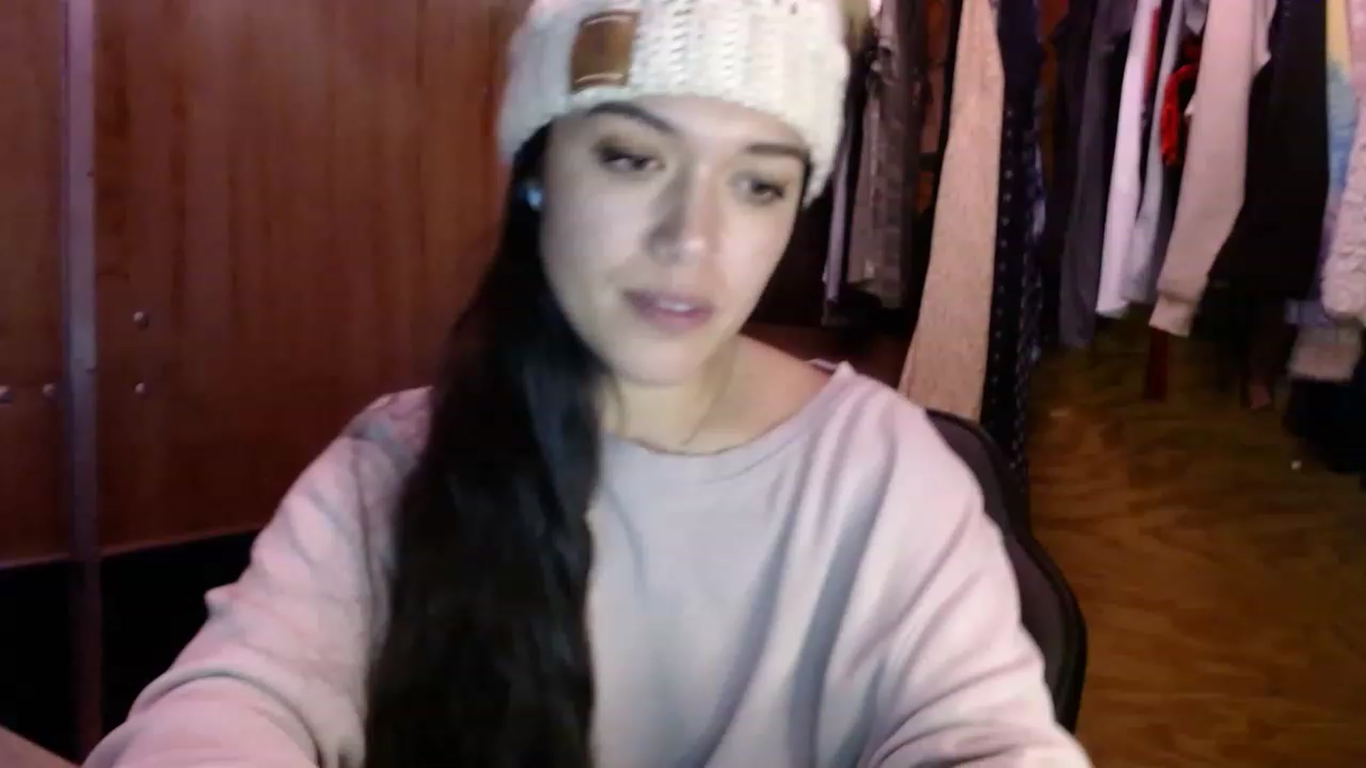 Gallery image thumbnail from slothyfoxy's myfreecams stream on, 04/01/2023, 08:35 image 4 of 20