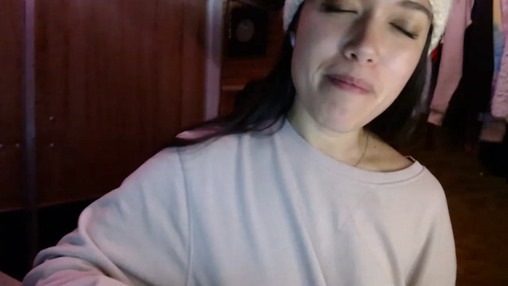 Gallery image thumbnail from slothyfoxy's myfreecams stream on, 04/01/2023, 08:35 image 2 of 20