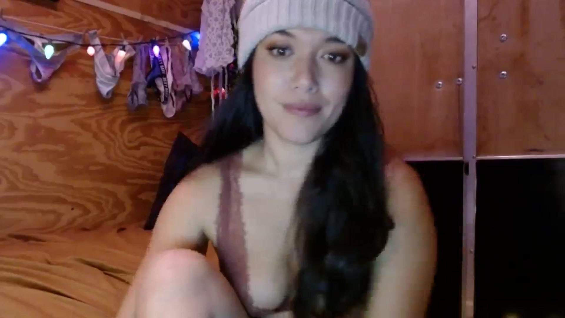 Gallery image thumbnail from slothyfoxy's myfreecams stream on, 09/25/2023, 24:39 image 17 of 20