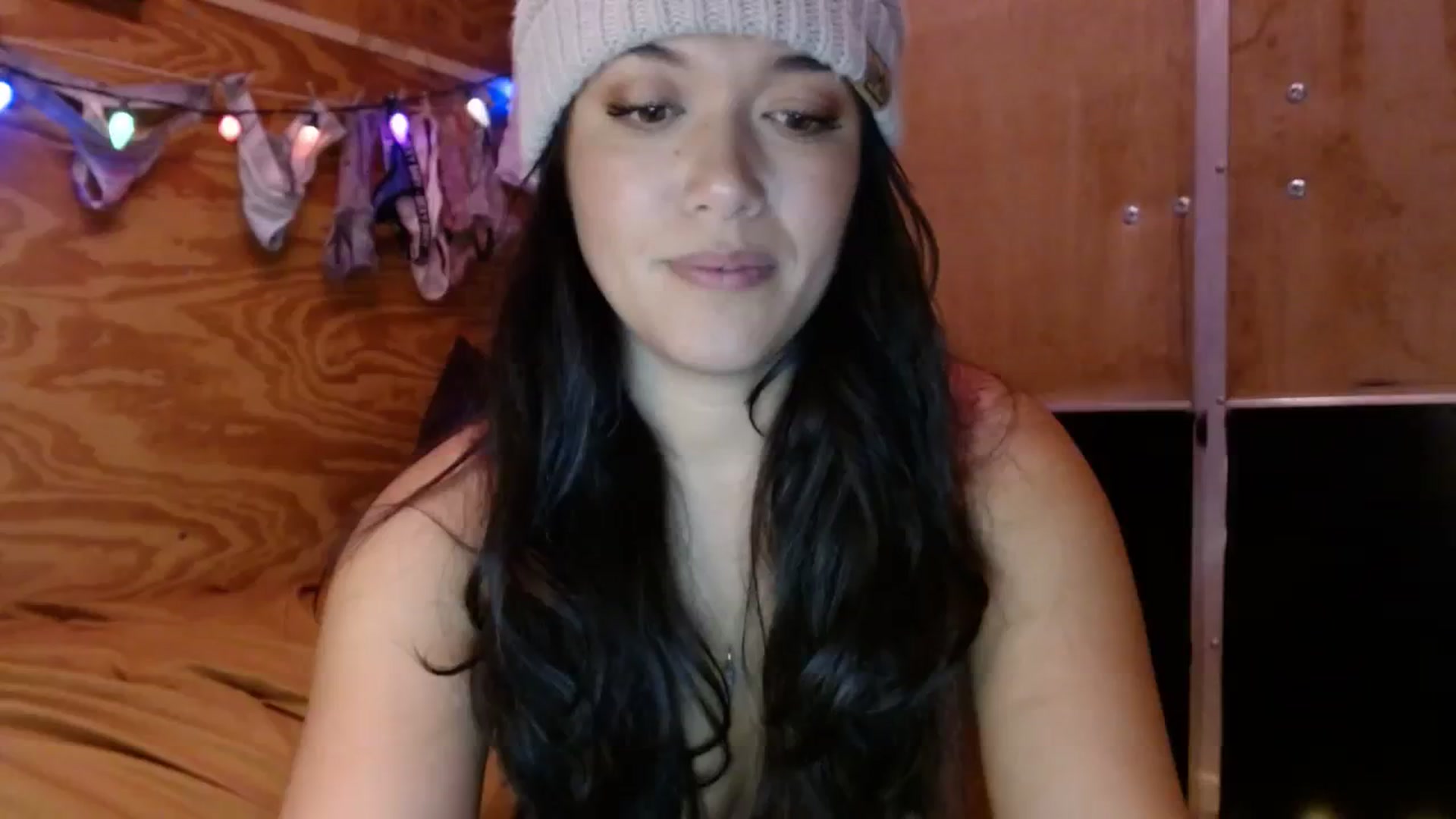 Gallery image thumbnail from slothyfoxy's myfreecams stream on, 09/25/2023, 24:39 image 1 of 20