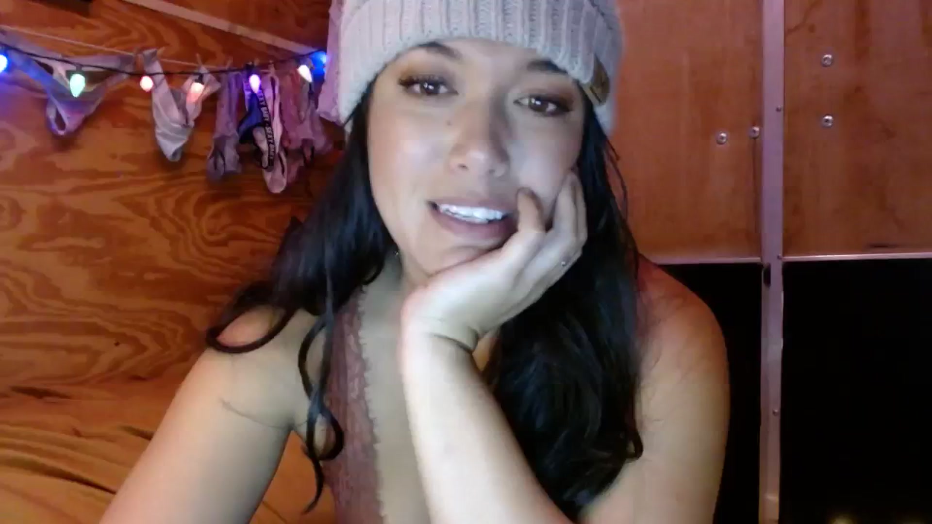 Gallery image thumbnail from slothyfoxy's myfreecams stream on, 09/25/2023, 24:39 image 16 of 20