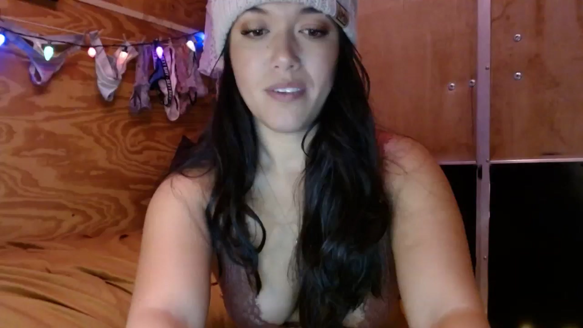 Gallery image thumbnail from slothyfoxy's myfreecams stream on, 09/25/2023, 24:39 image 12 of 20