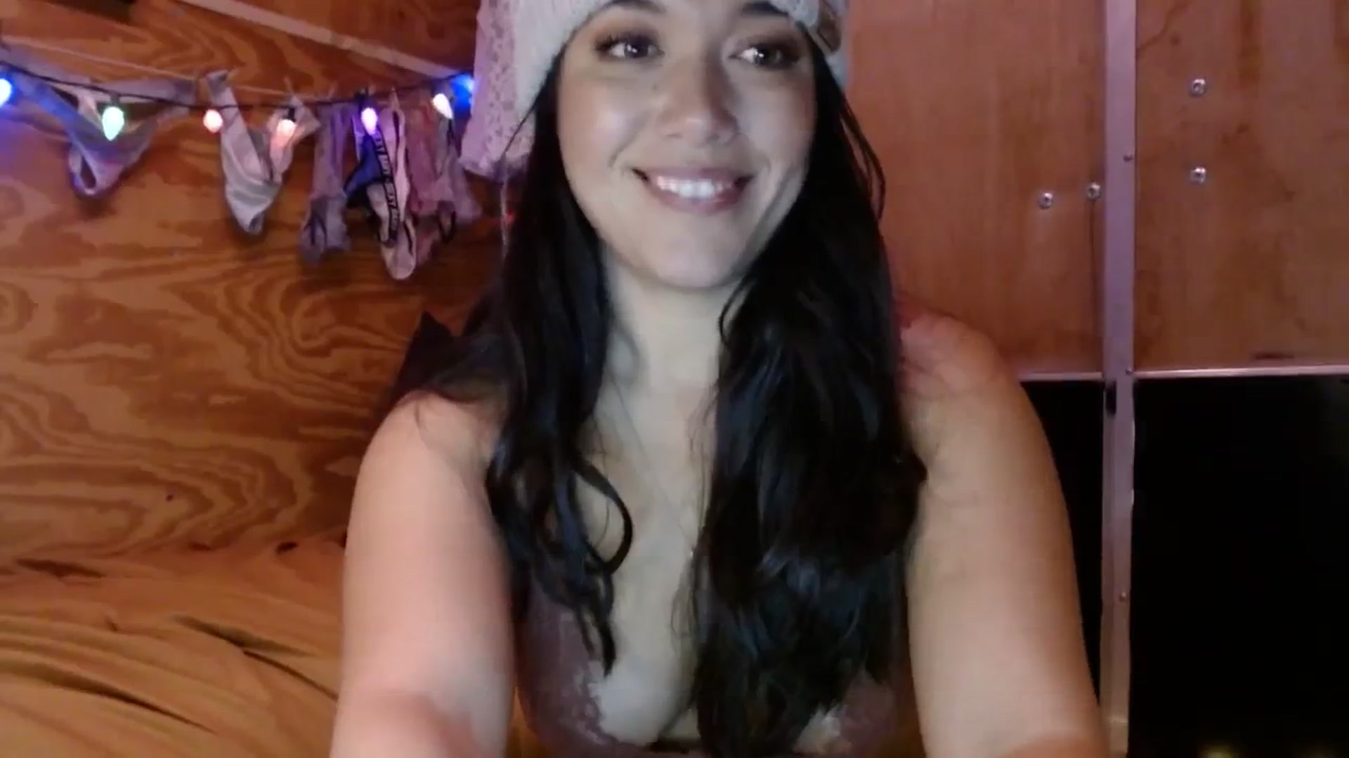 Gallery image thumbnail from slothyfoxy's myfreecams stream on, 09/25/2023, 24:39 image 11 of 20