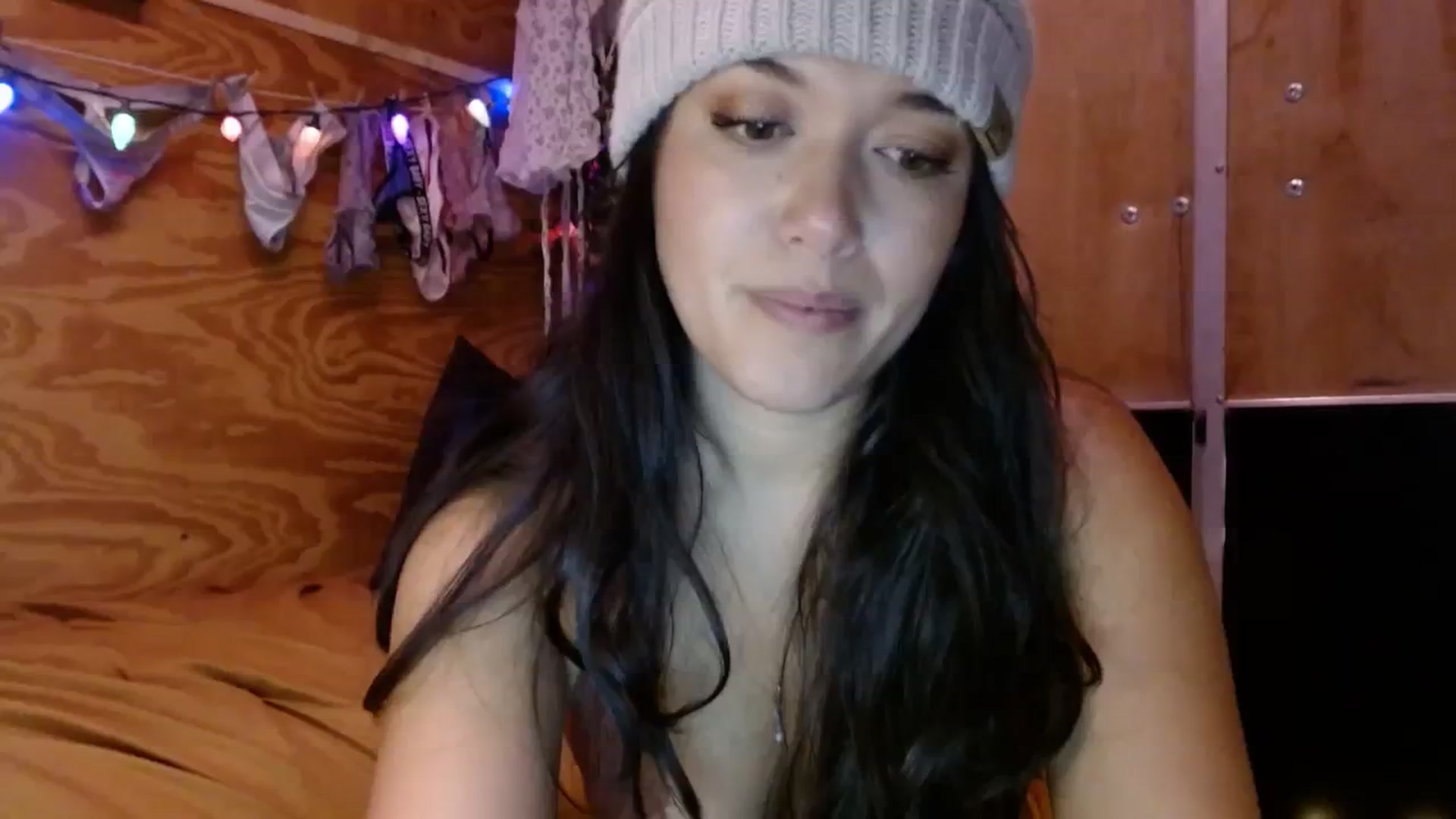 Gallery image thumbnail from slothyfoxy's myfreecams stream on, 09/25/2023, 24:39 image 20 of 20