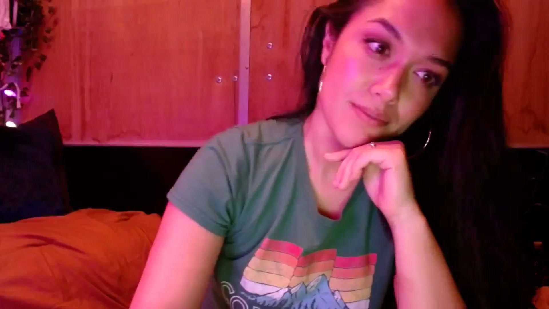 Gallery image thumbnail from slothyfoxy's myfreecams stream on, 10/17/2023, 06:08 image 17 of 20